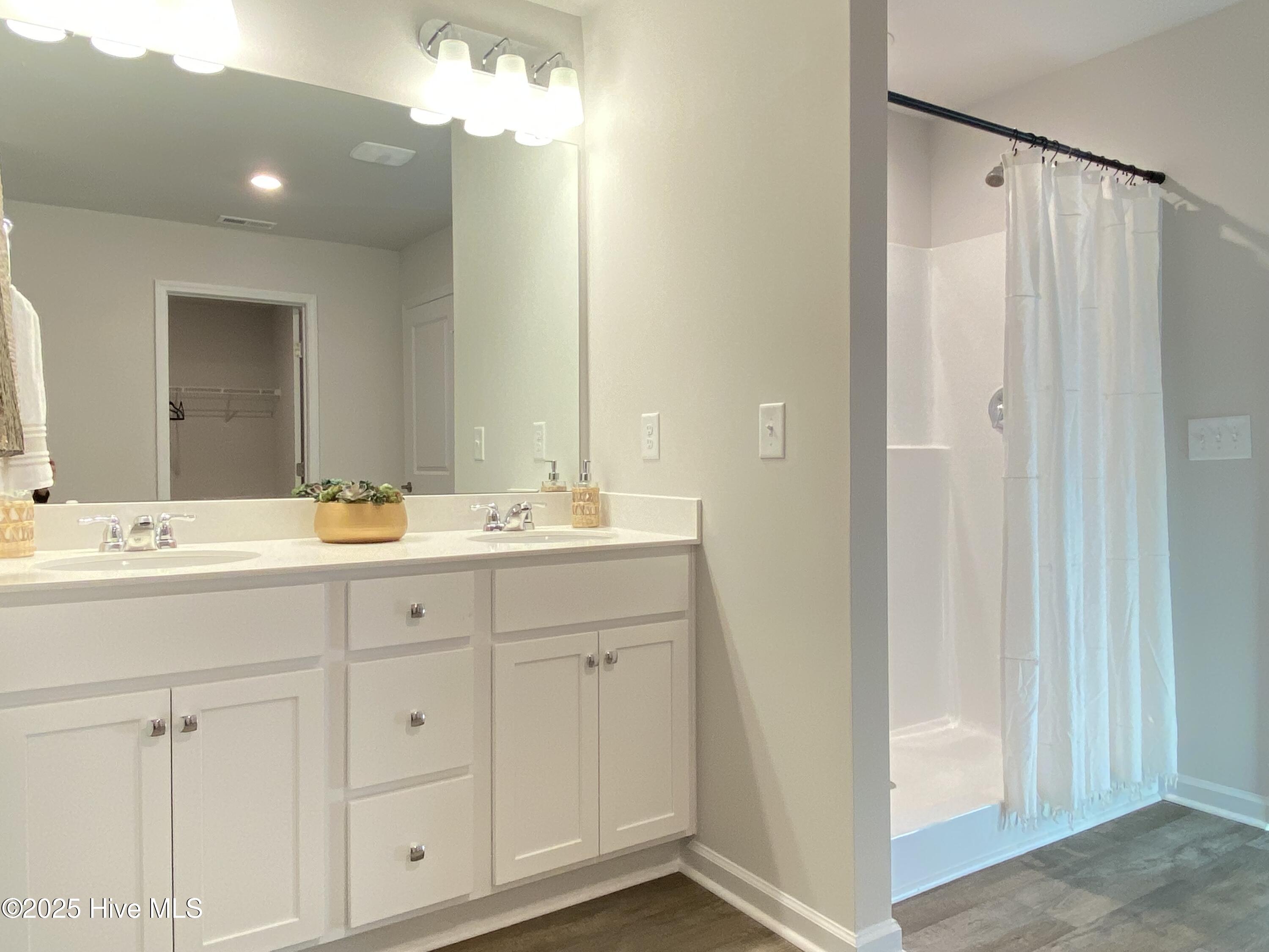 100551766 | Photo 39