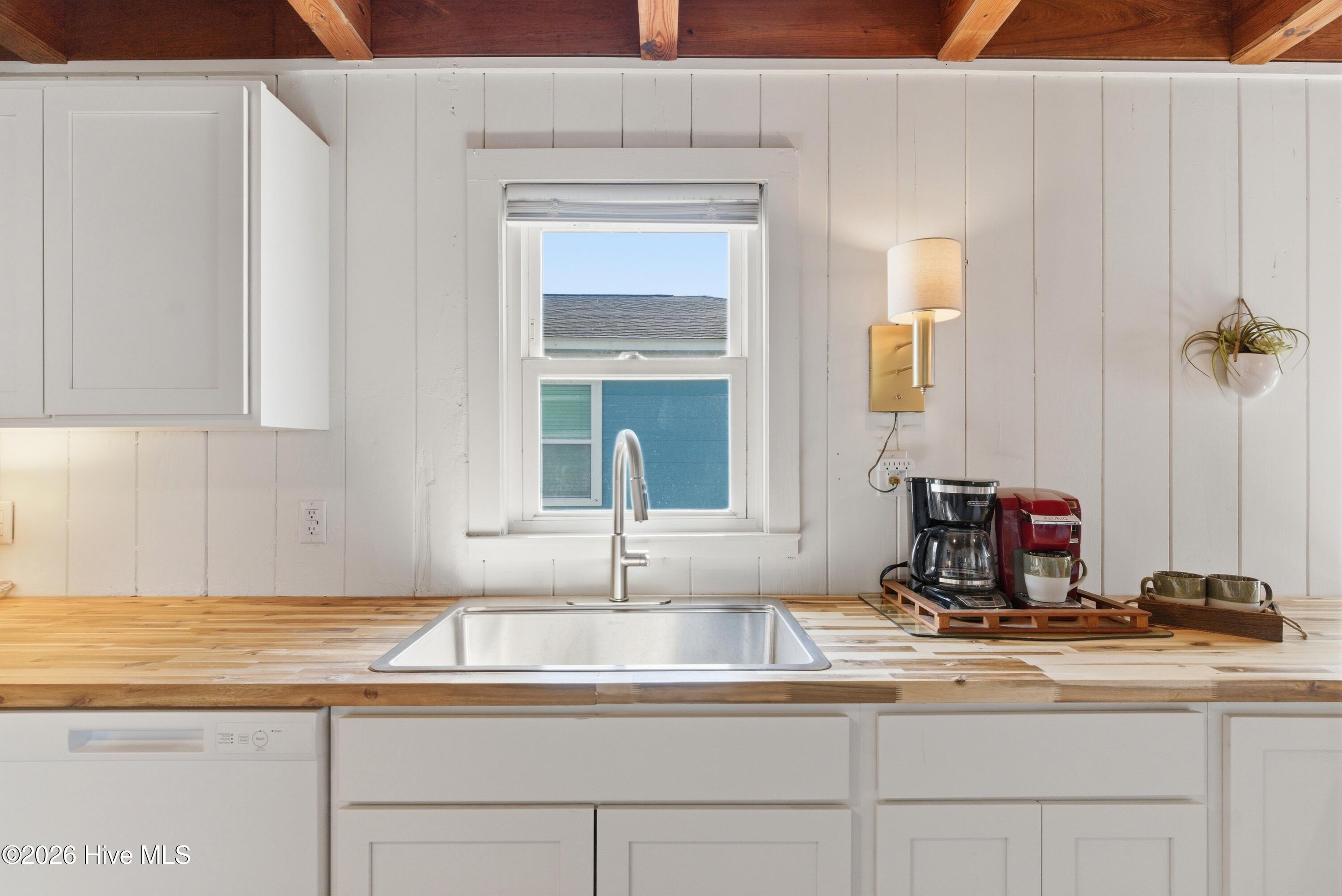 100570347 | Photo 23