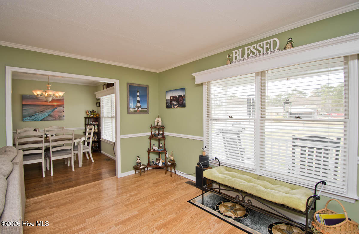 915 Sunset Boulevard,Newport