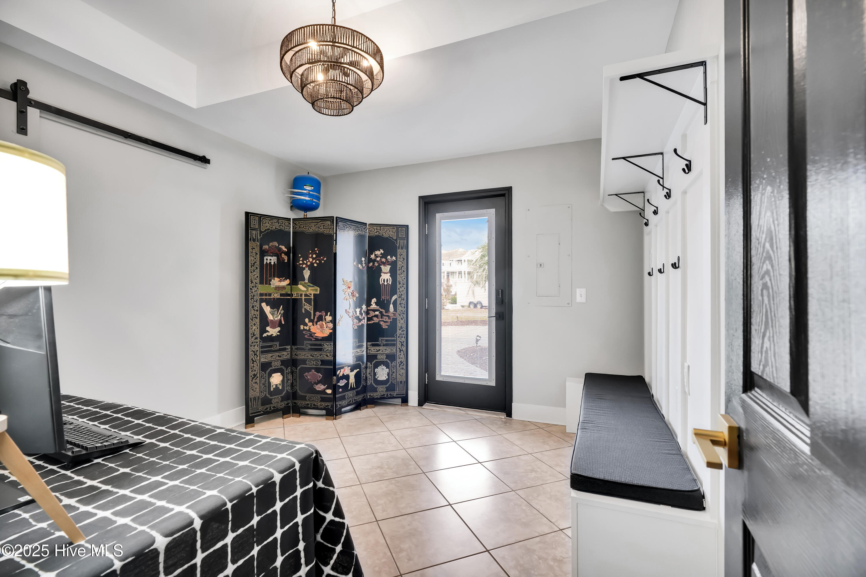 100557608 | Photo 16