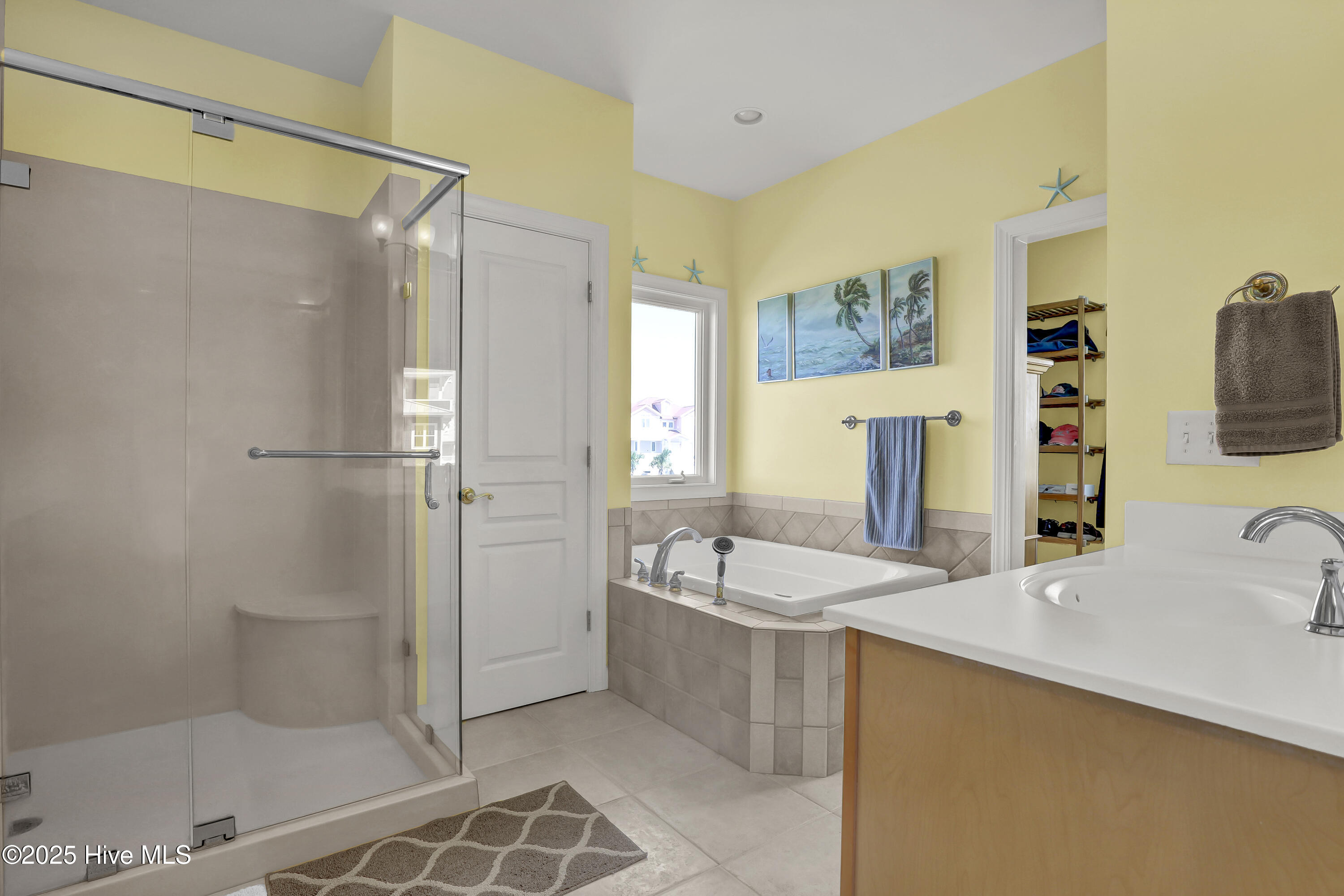 100537166 | Photo 32