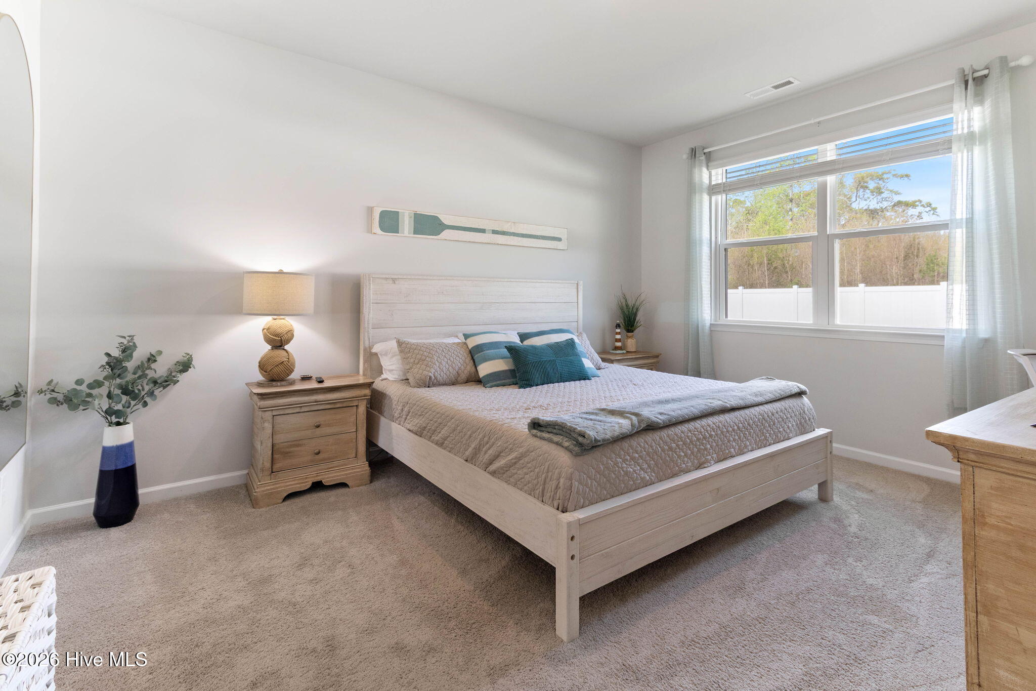 100561989 | Photo 25