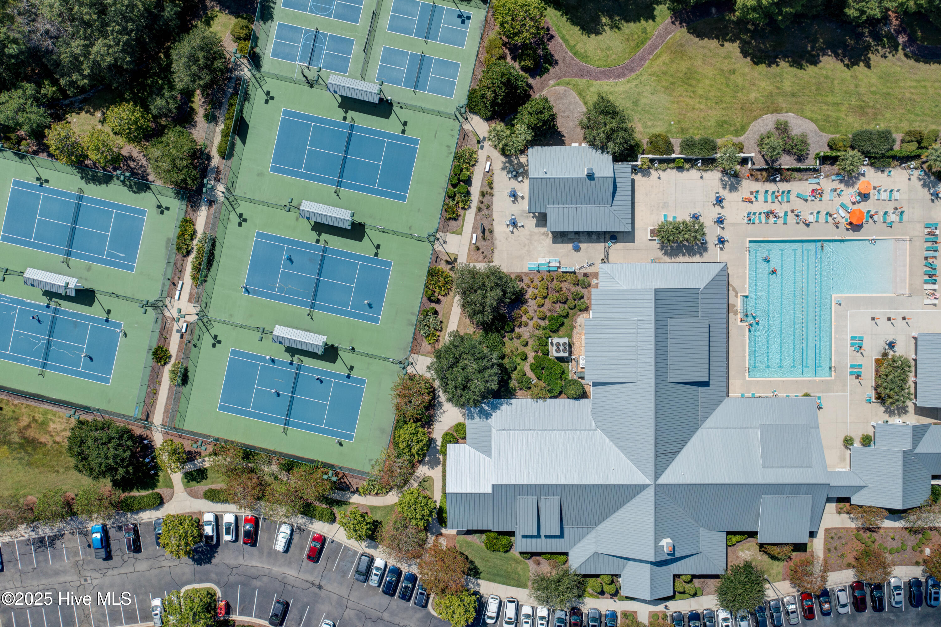 100533890 | Photo 43