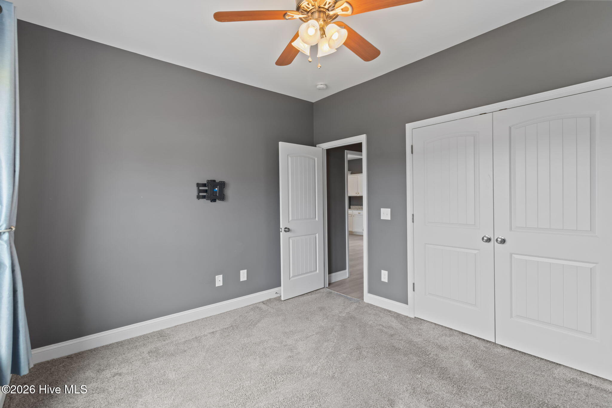 100560163 | Photo 26