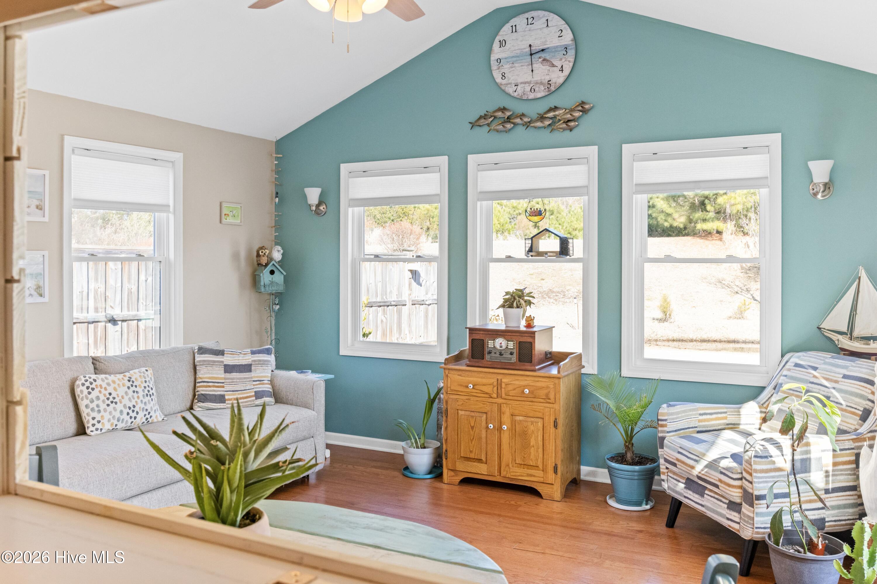 100554021 | Photo 16