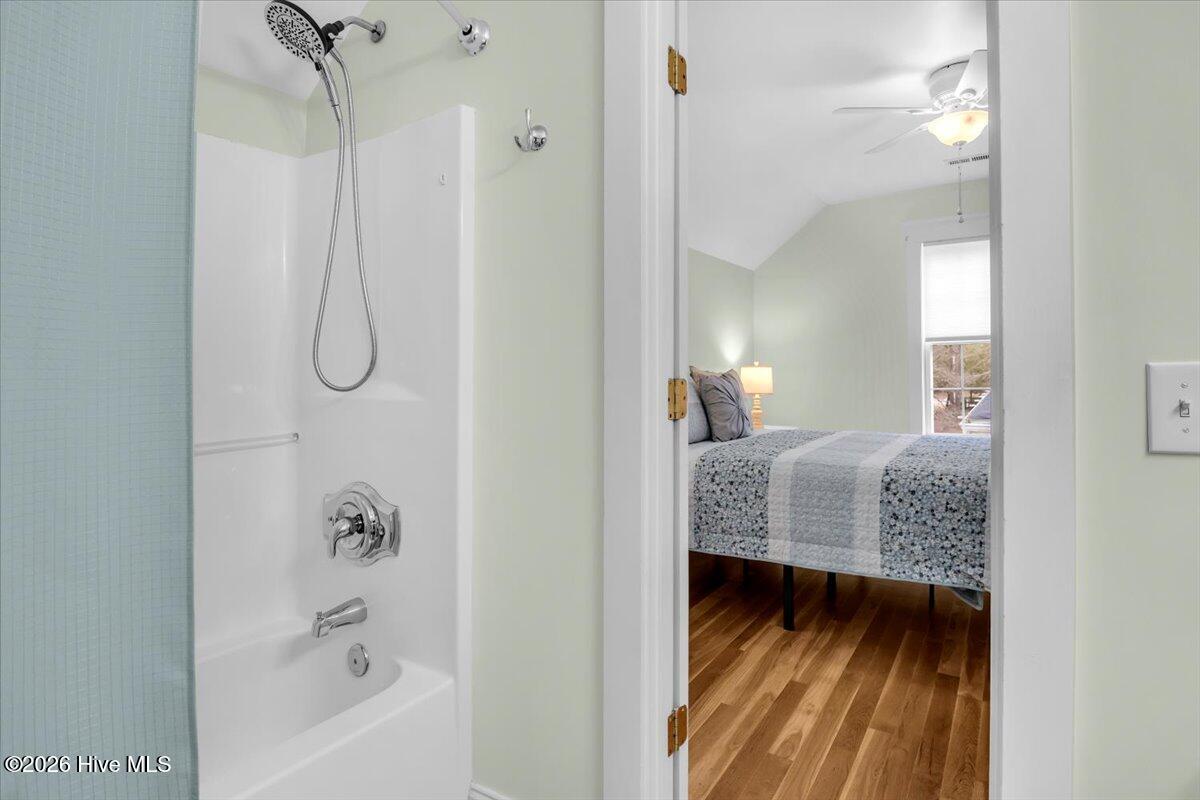 100556274 | Photo 43