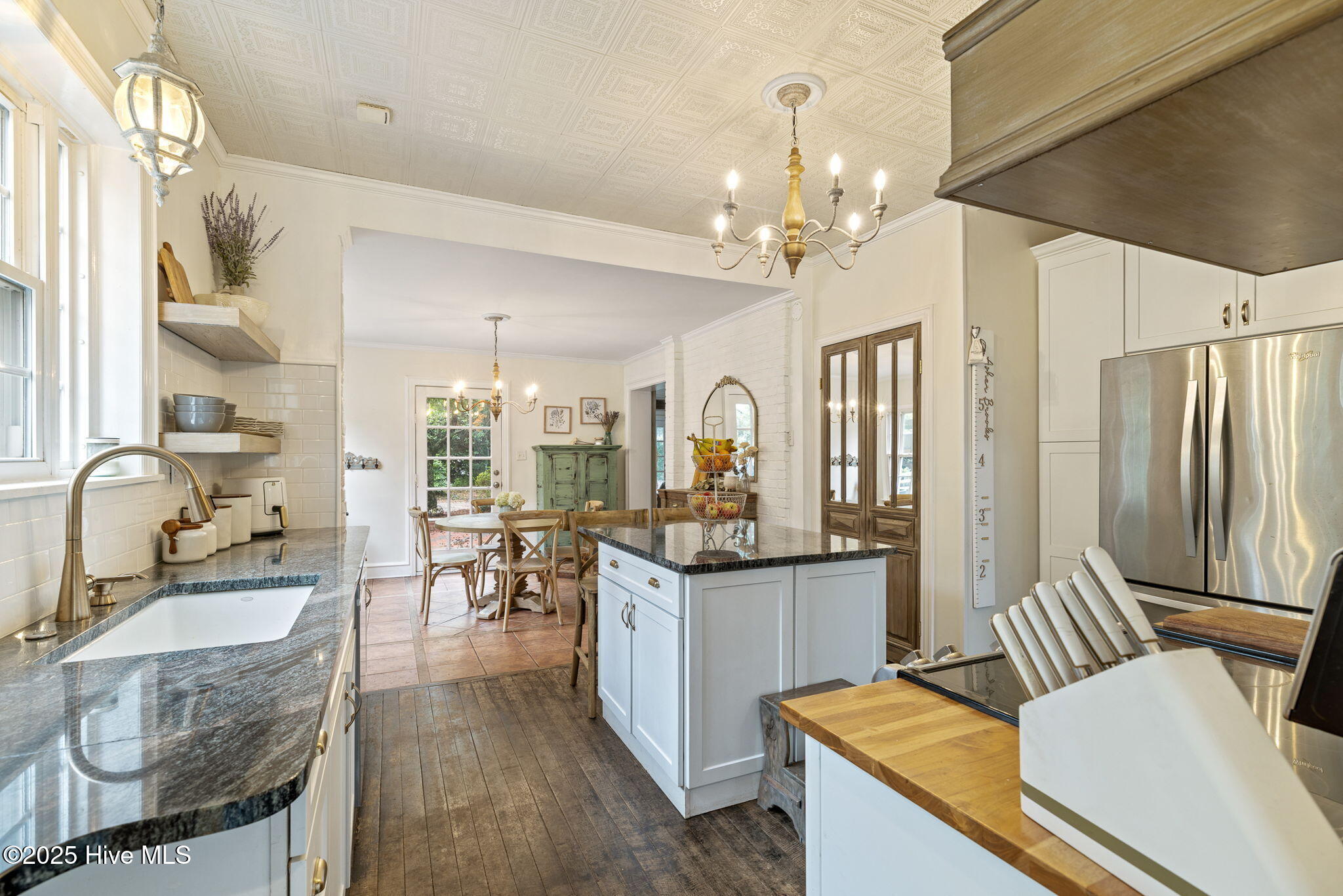 100533679 | Photo 26