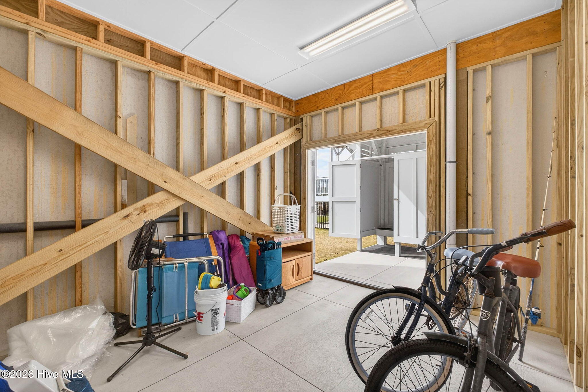 100561334 | Photo 75