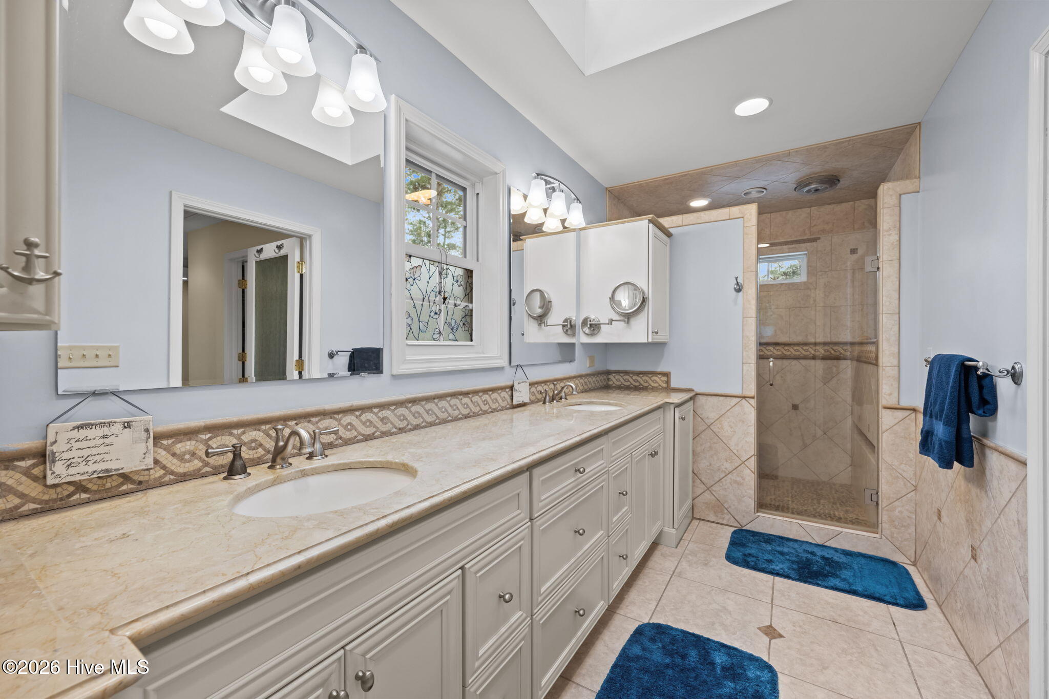 100556770 | Photo 28