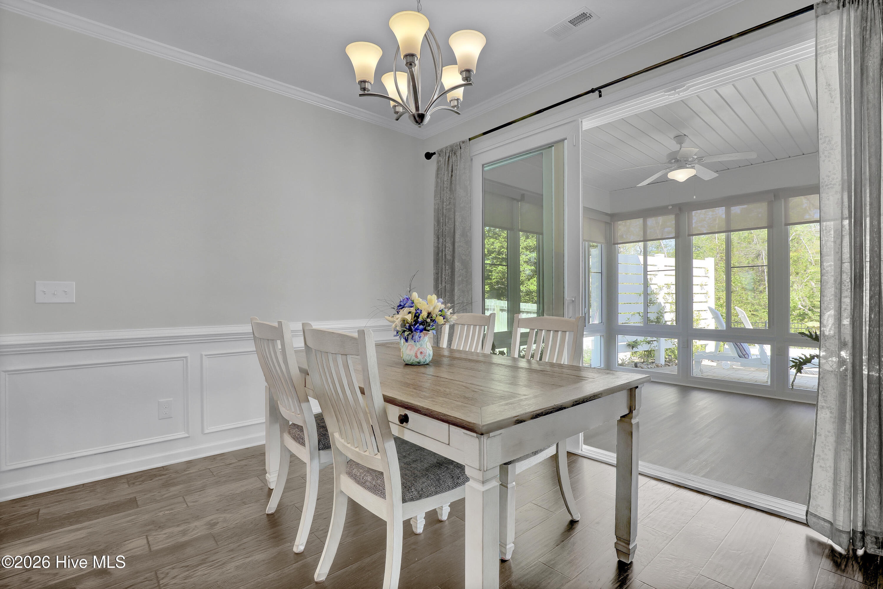 100567607 | Photo 14