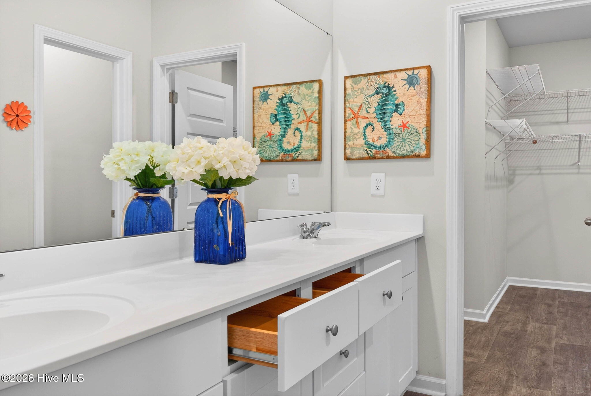 100564672 | Photo 20