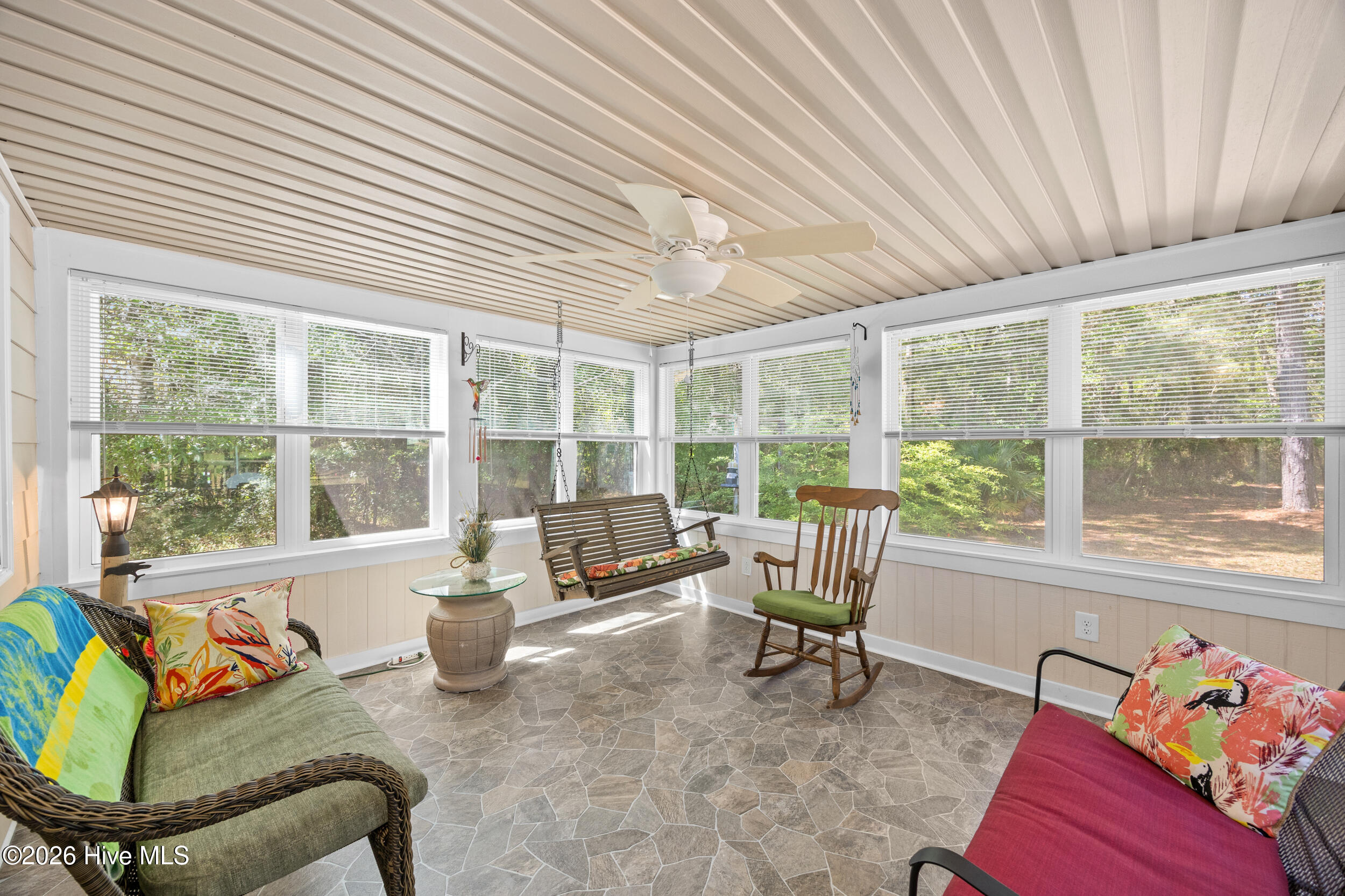 100567287 | Photo 32