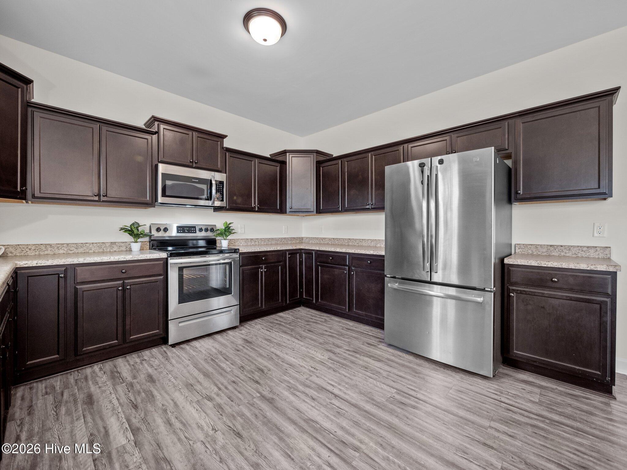 100561868 | Photo 19