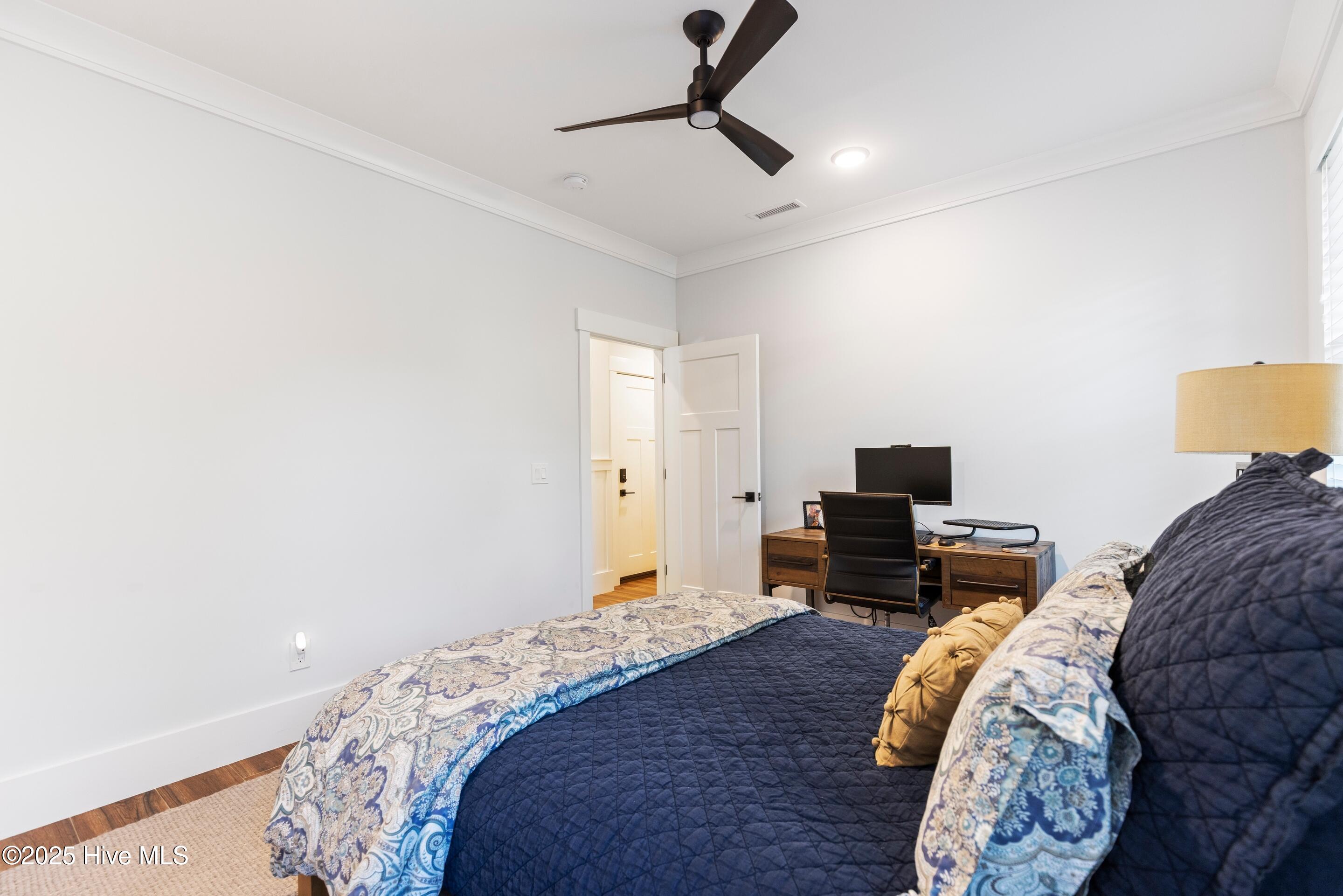 100540413 | Photo 45