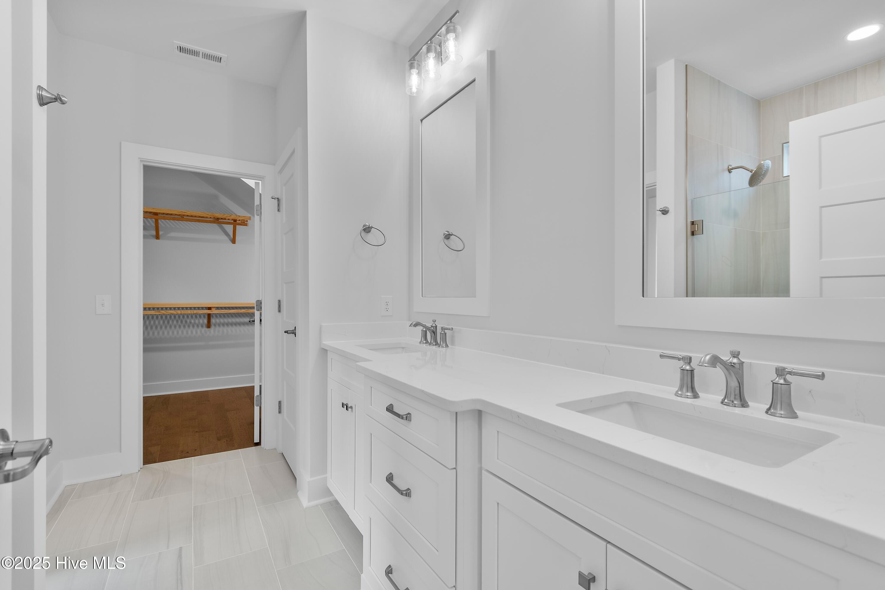 100525148 | Photo 54