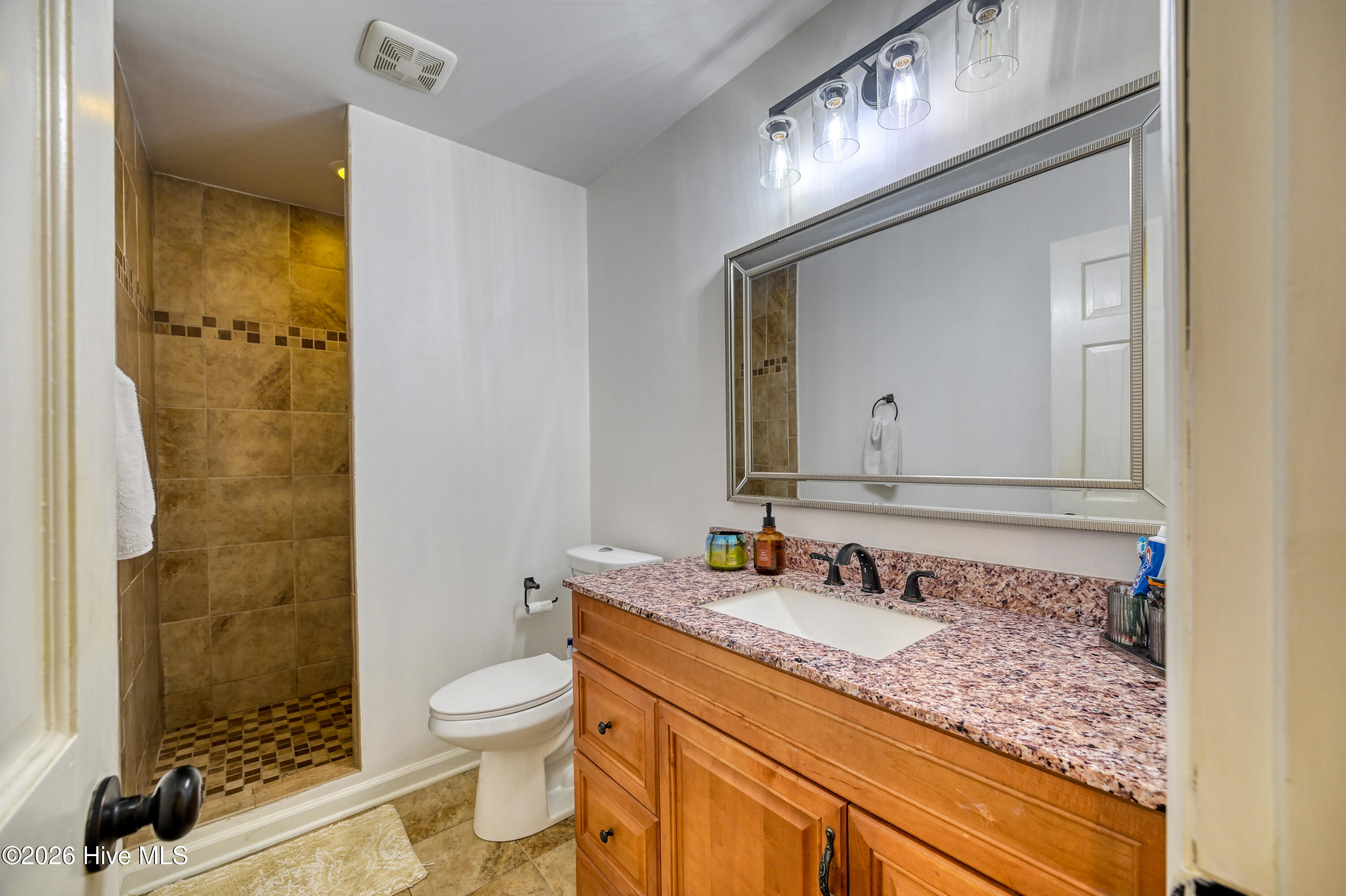 100562764 | Photo 17