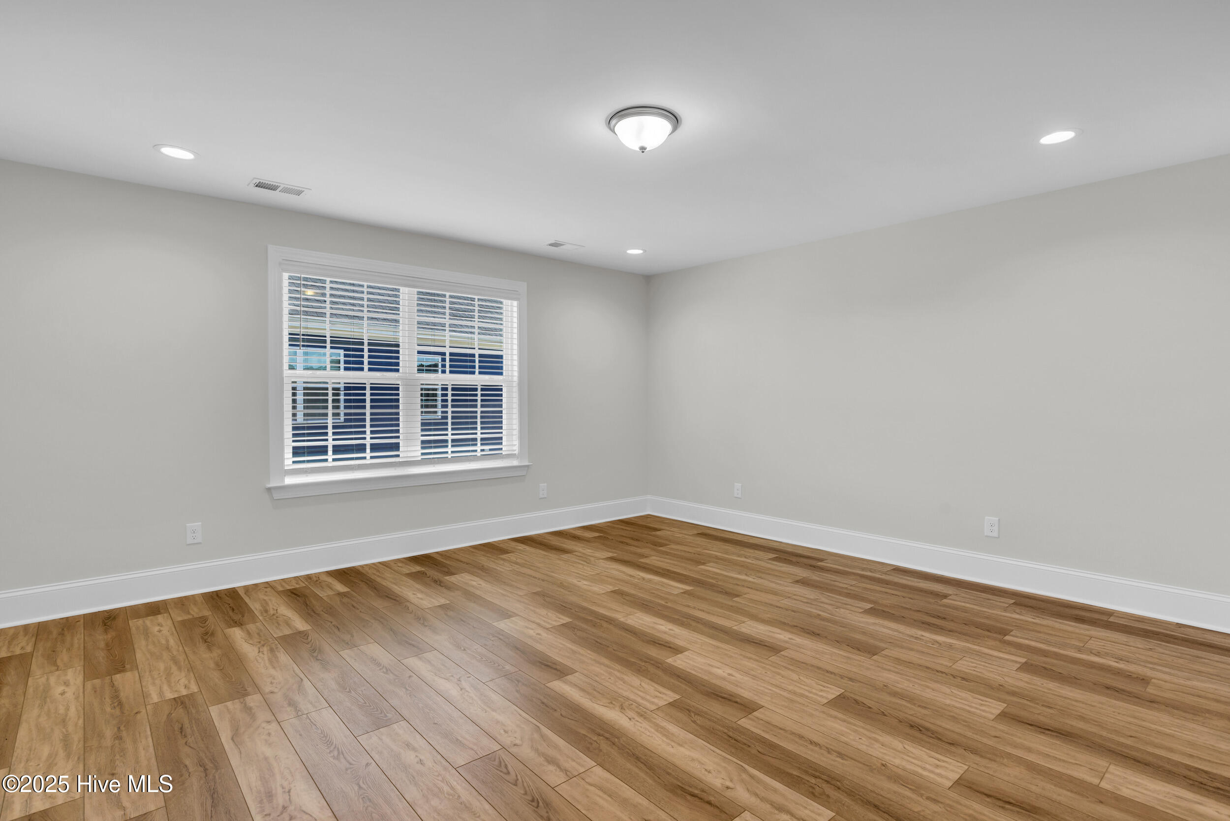 100532615 | Photo 29