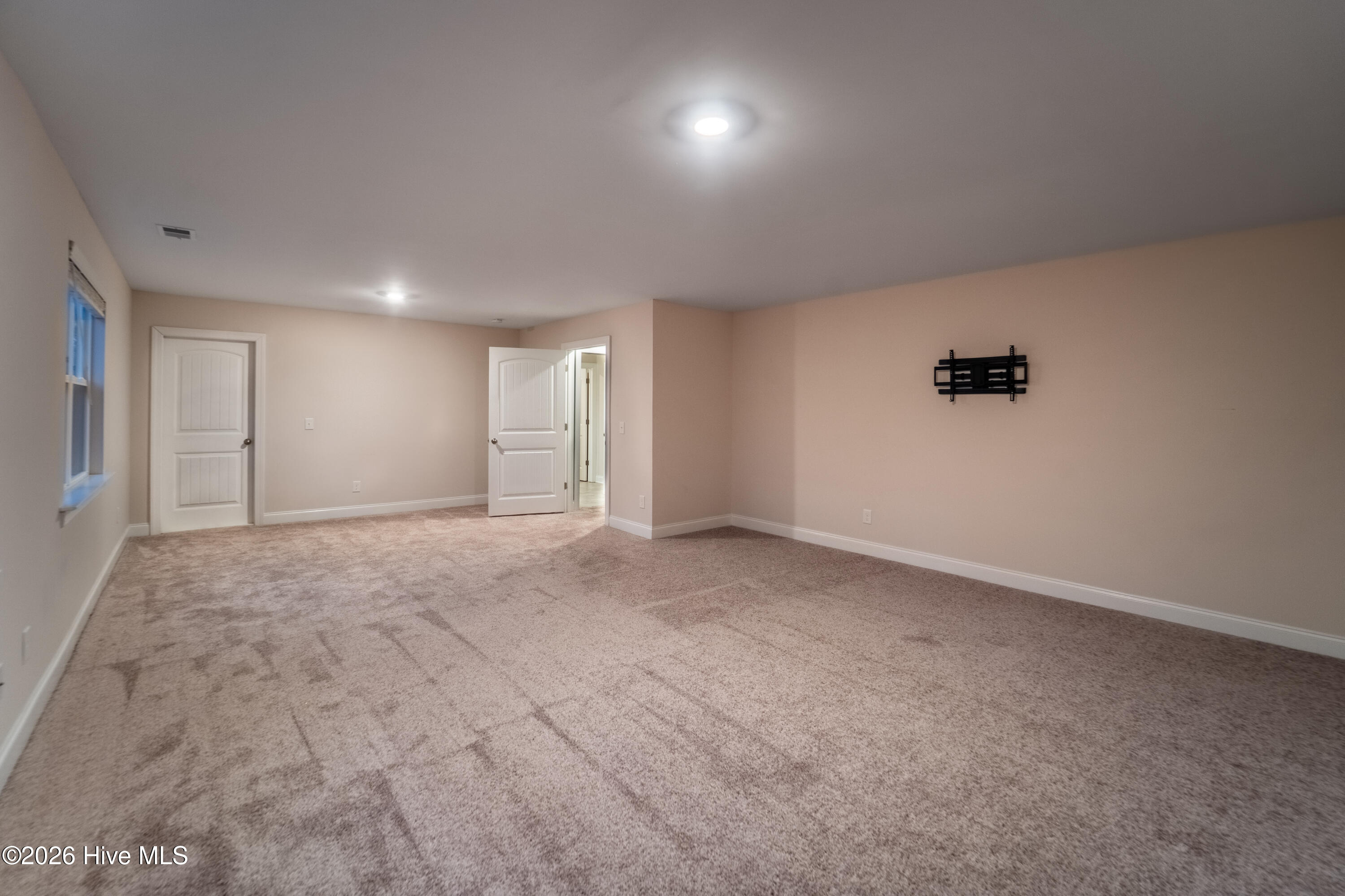 100553861 | Photo 11