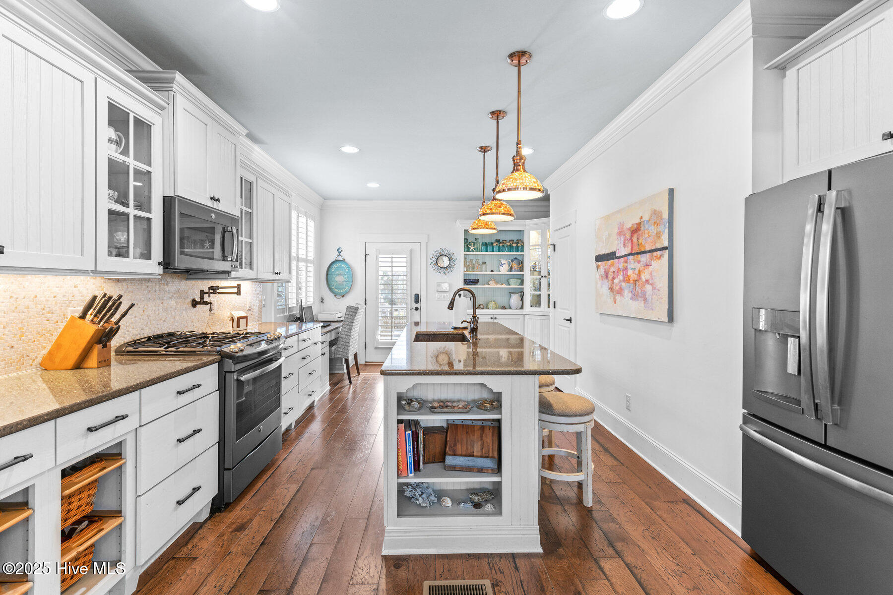 100544717 | Photo 16