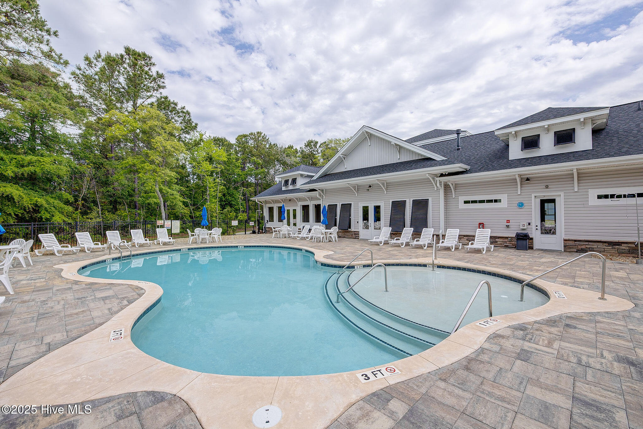 100506096 | Photo 52