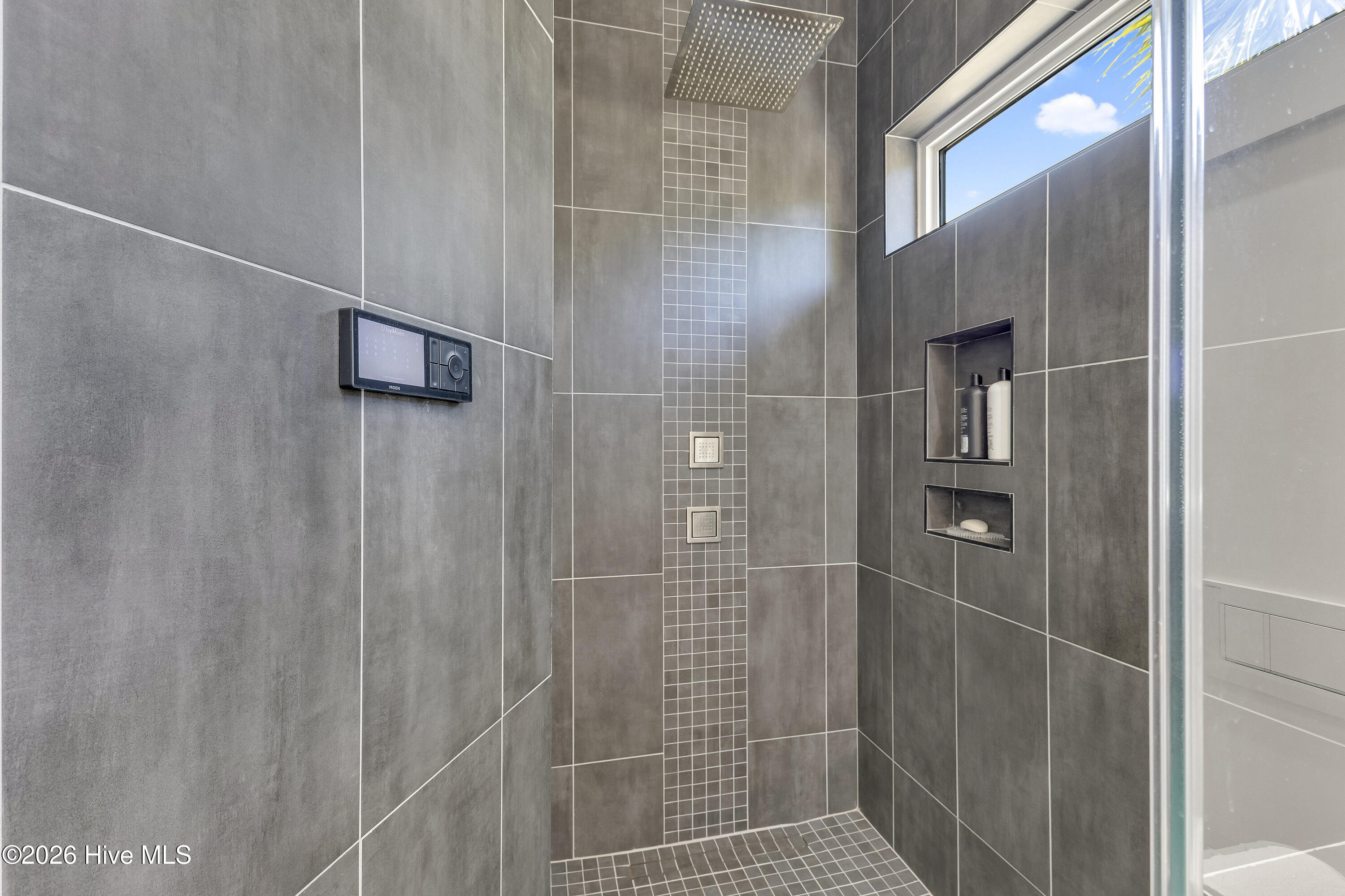 100559856 | Photo 46