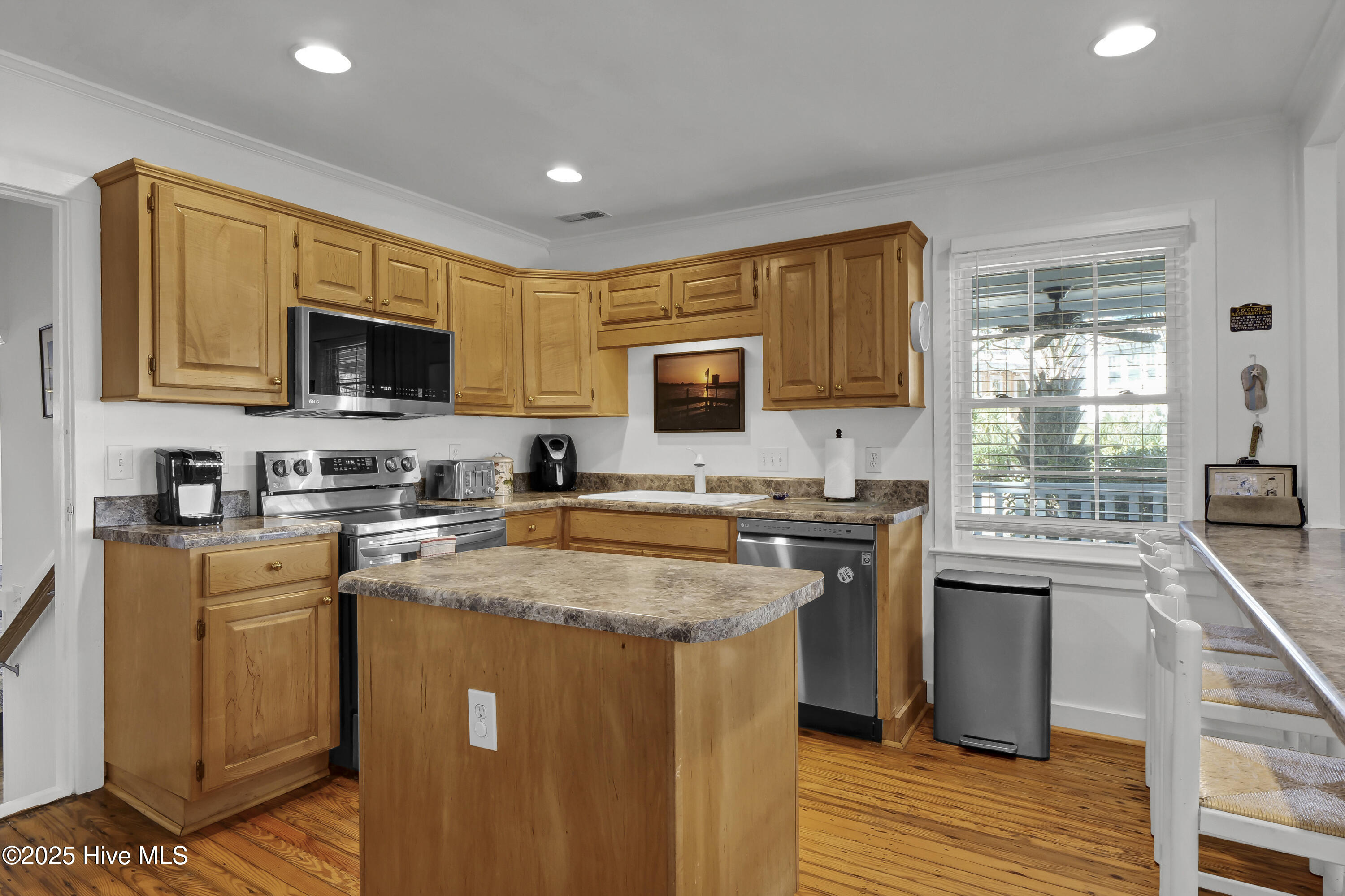 100537490 | Photo 13