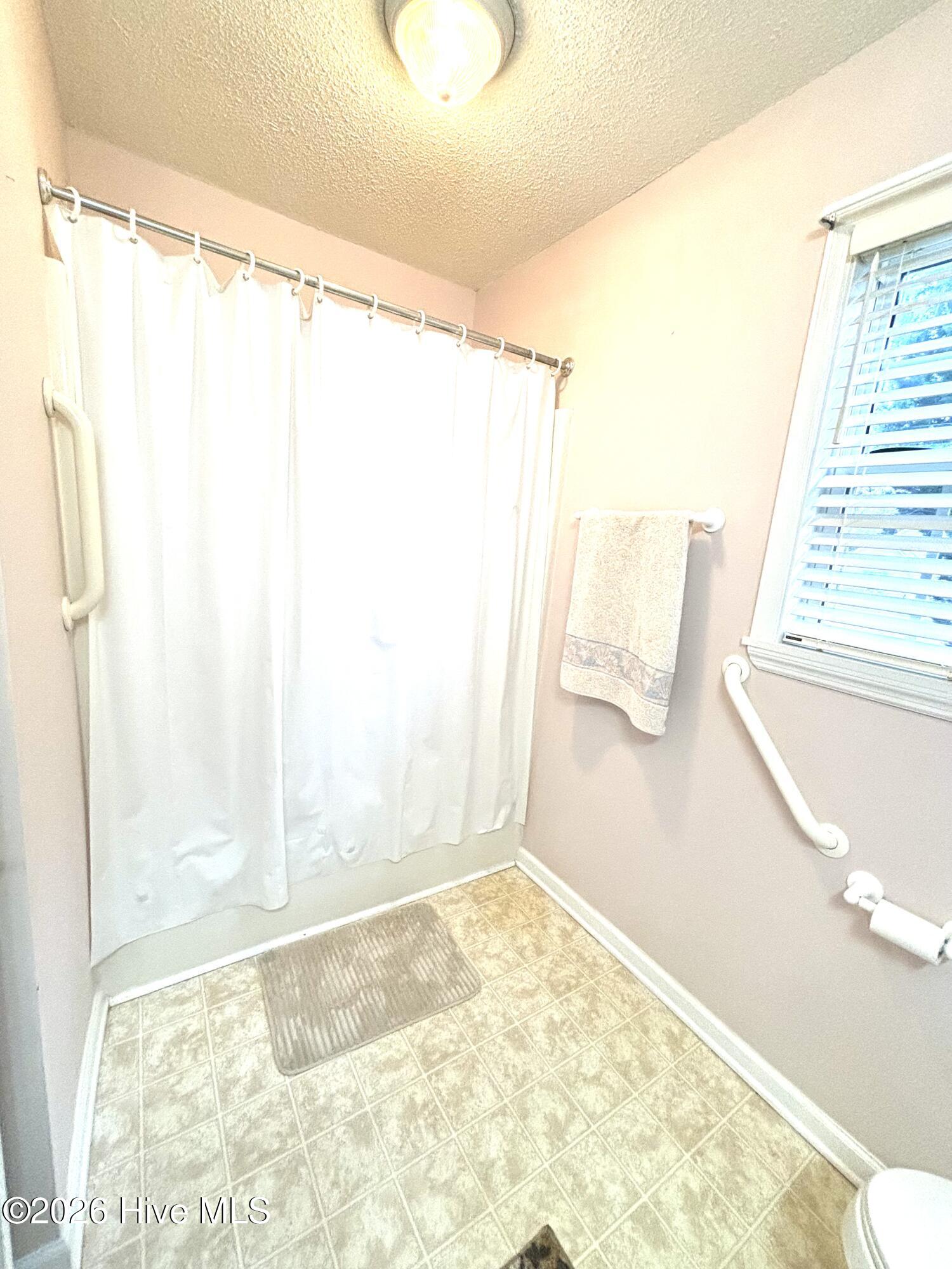 100561448 | Photo 14