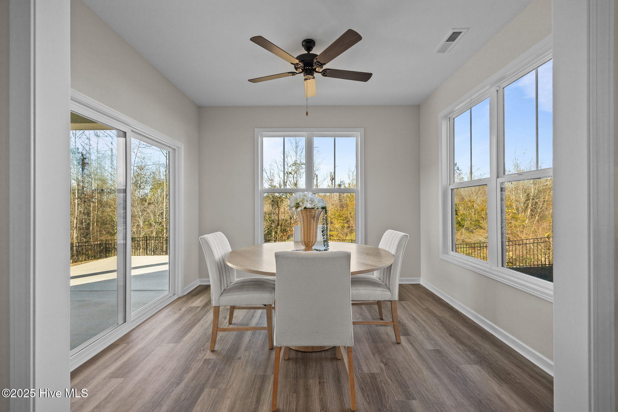 100545459 | Photo 13