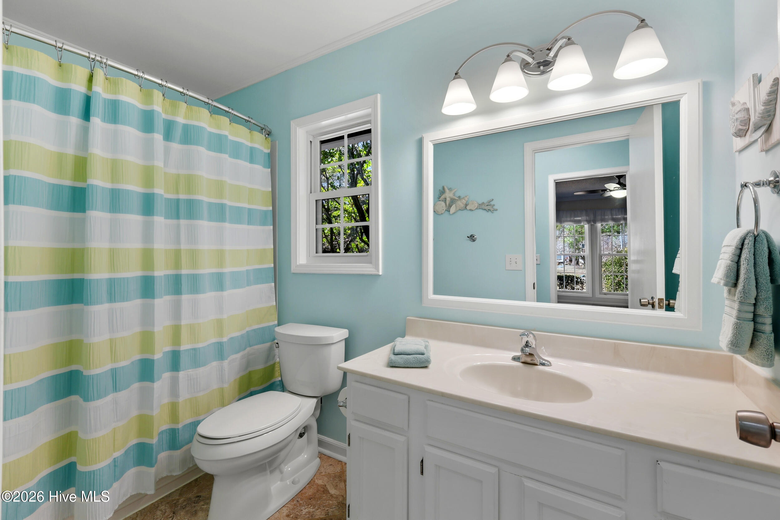 100556614 | Photo 21