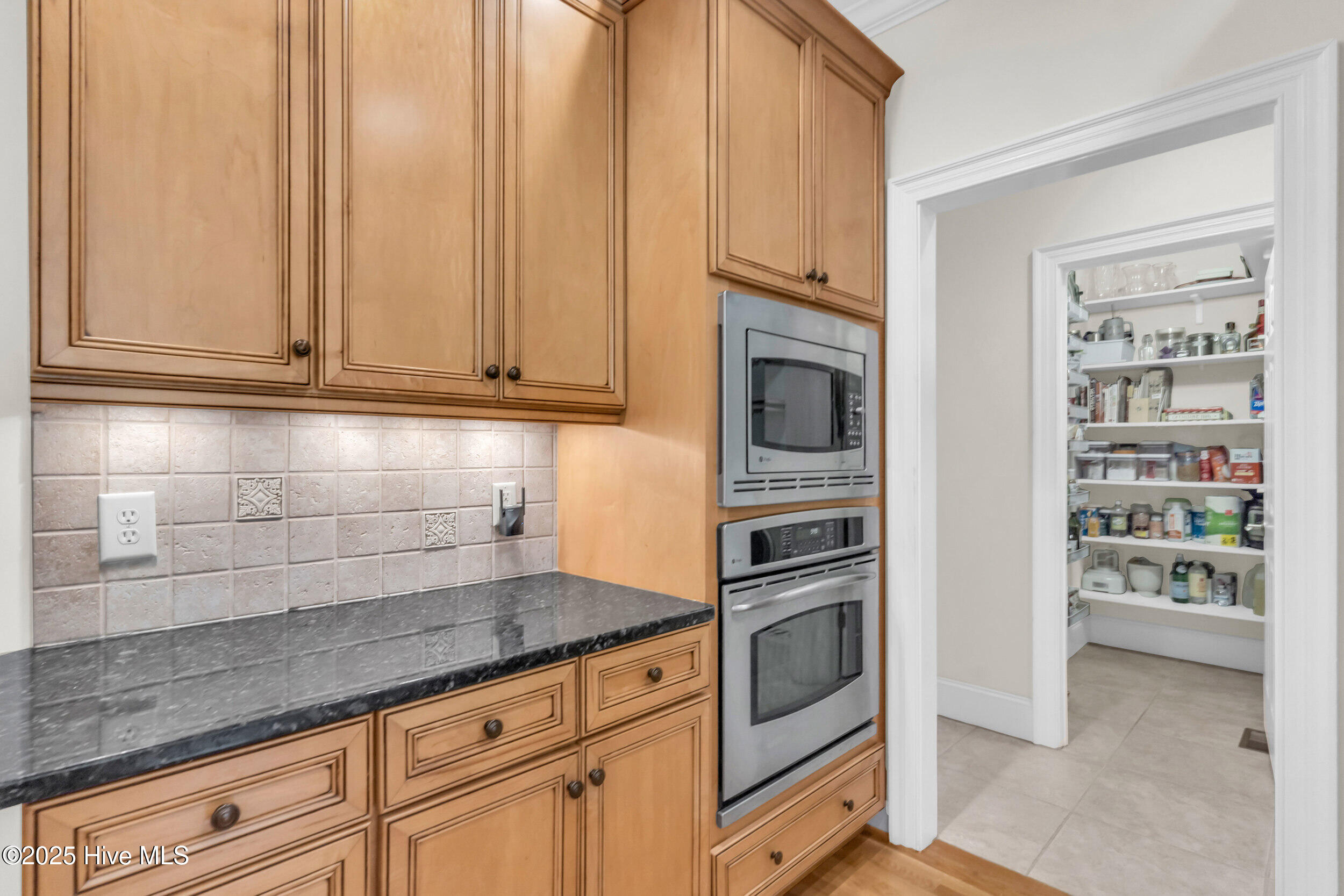 100548095 | Photo 12