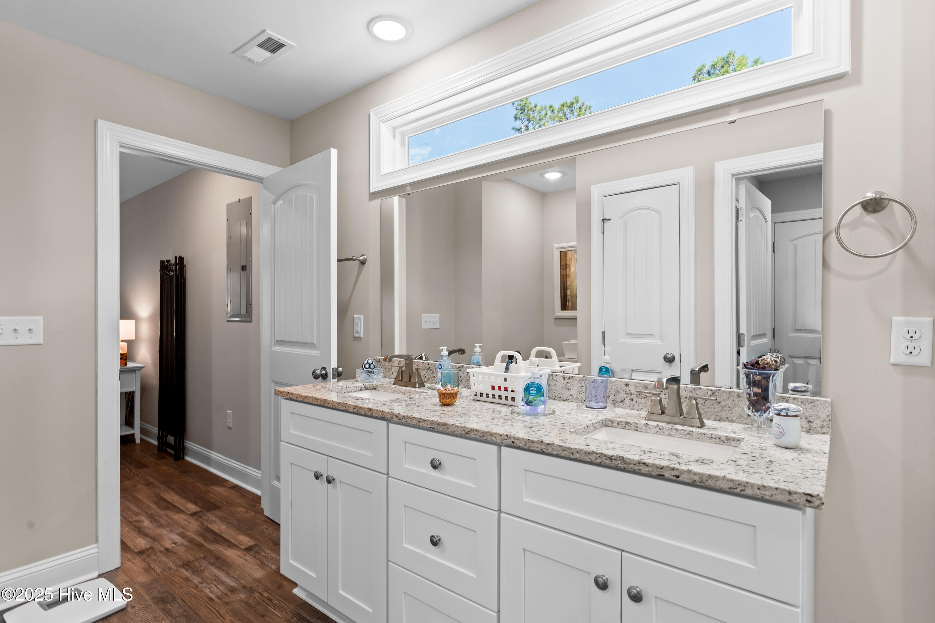 100527918 | Photo 20