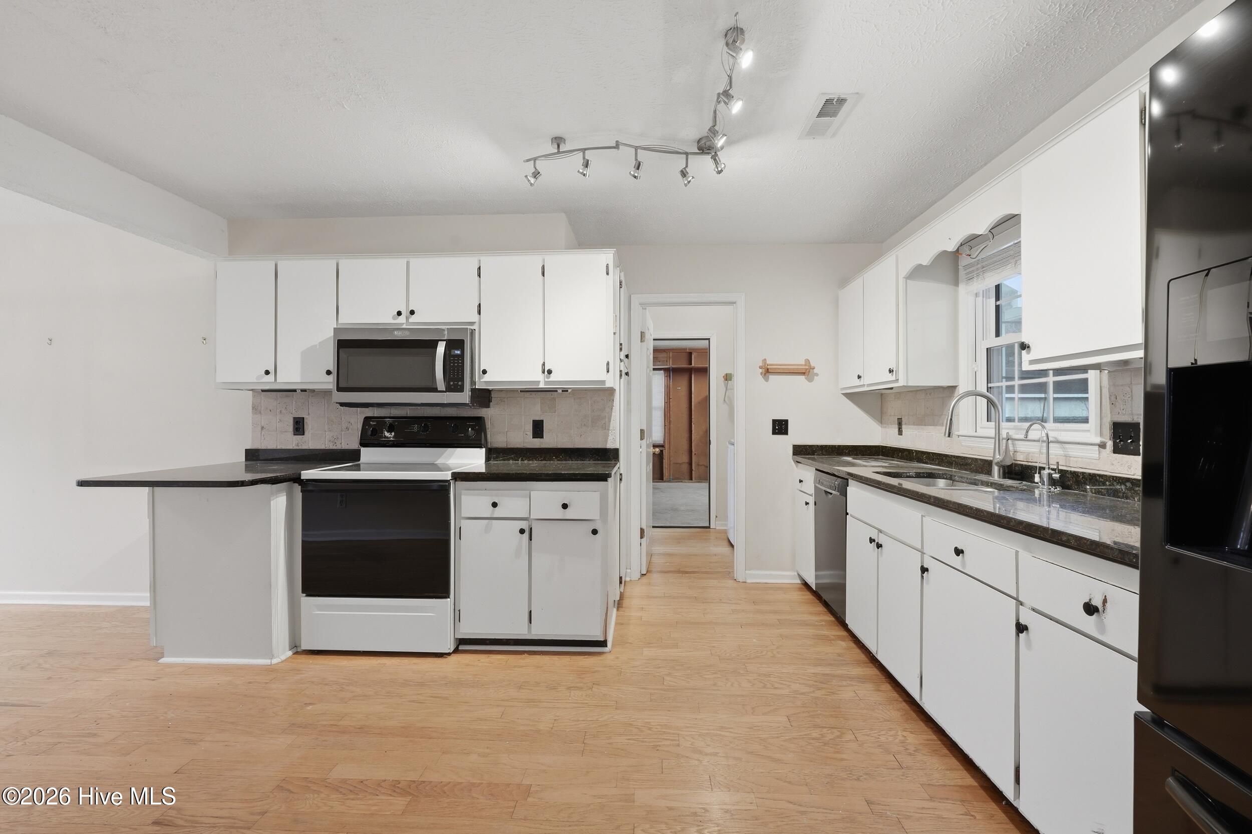 100559462 | Photo 10