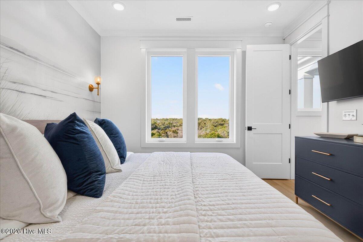 100543299 | Photo 48