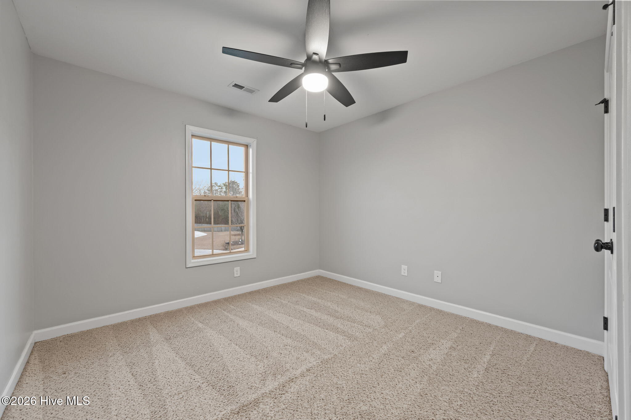 100549428 | Photo 23