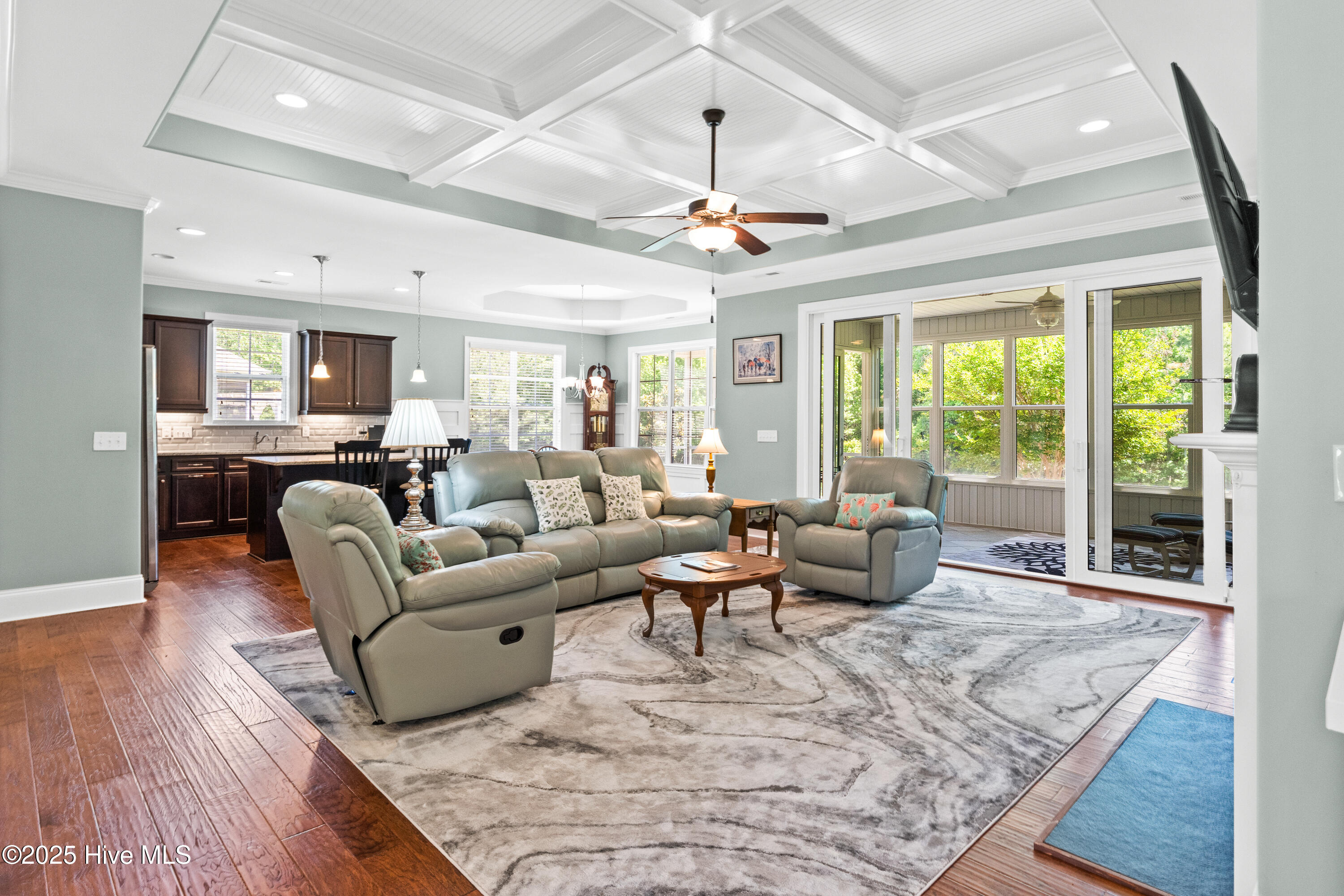 100504300 | Photo 14