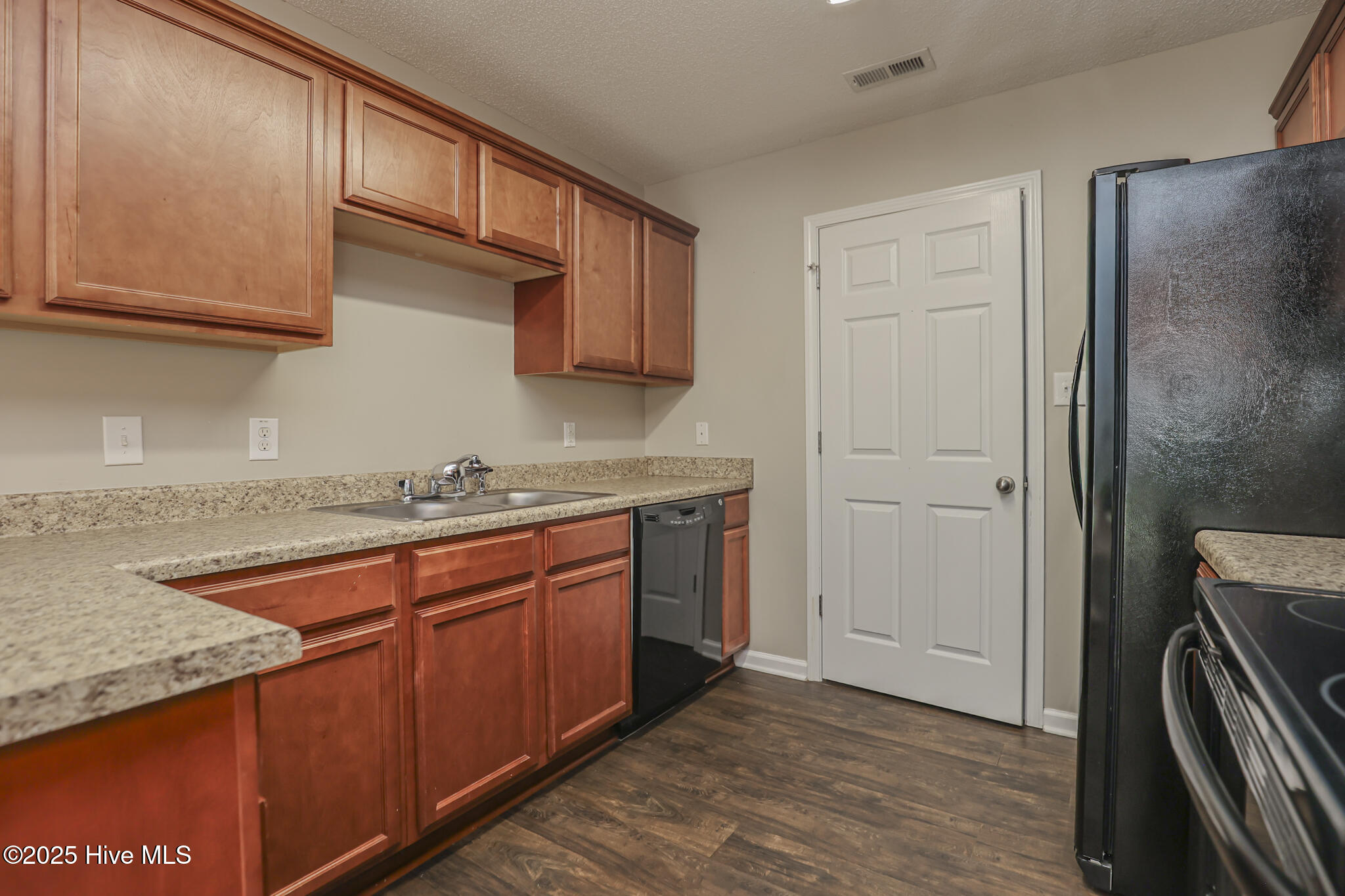 100536070 | Photo 12