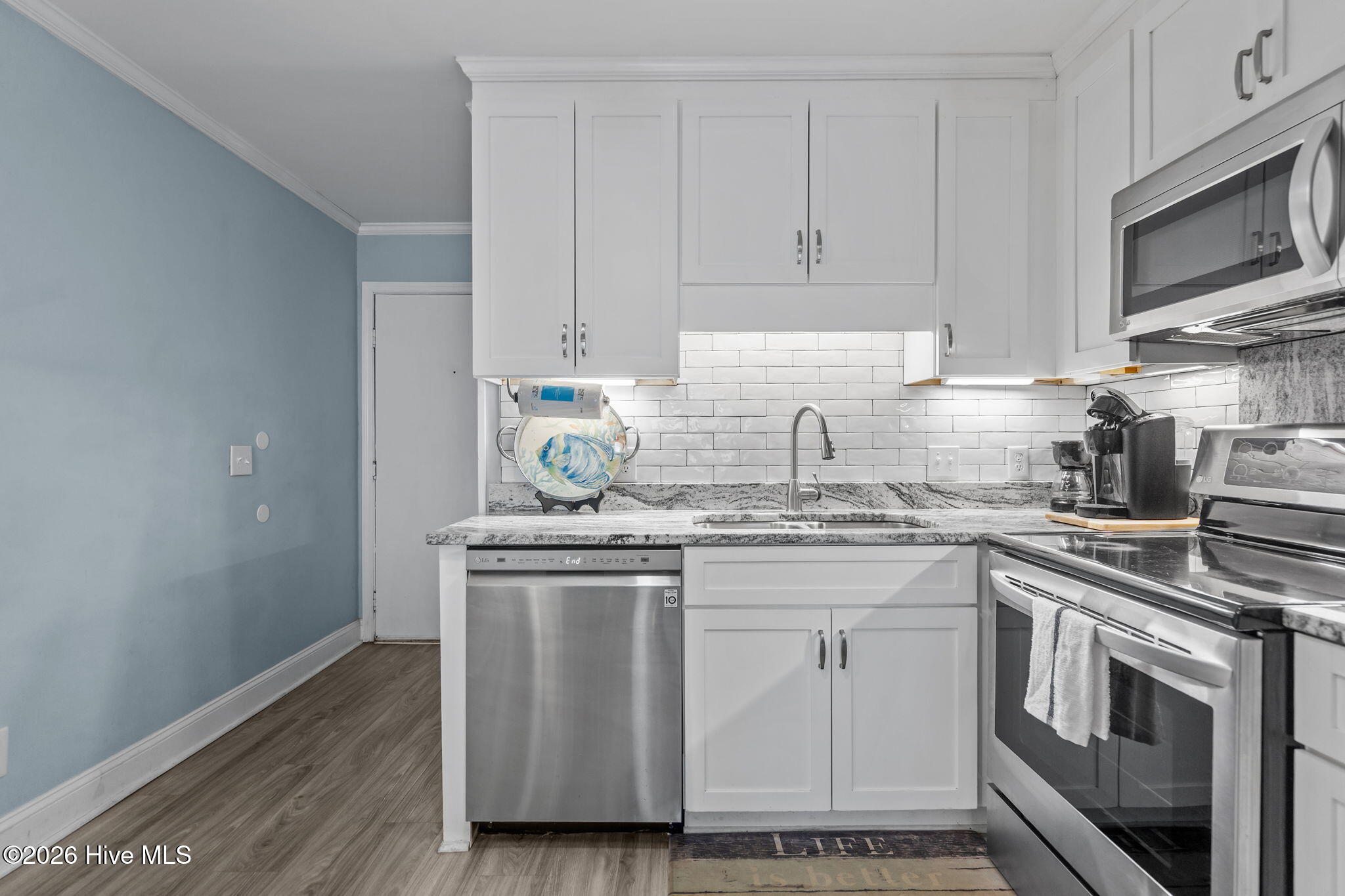 100556842 | Photo 11