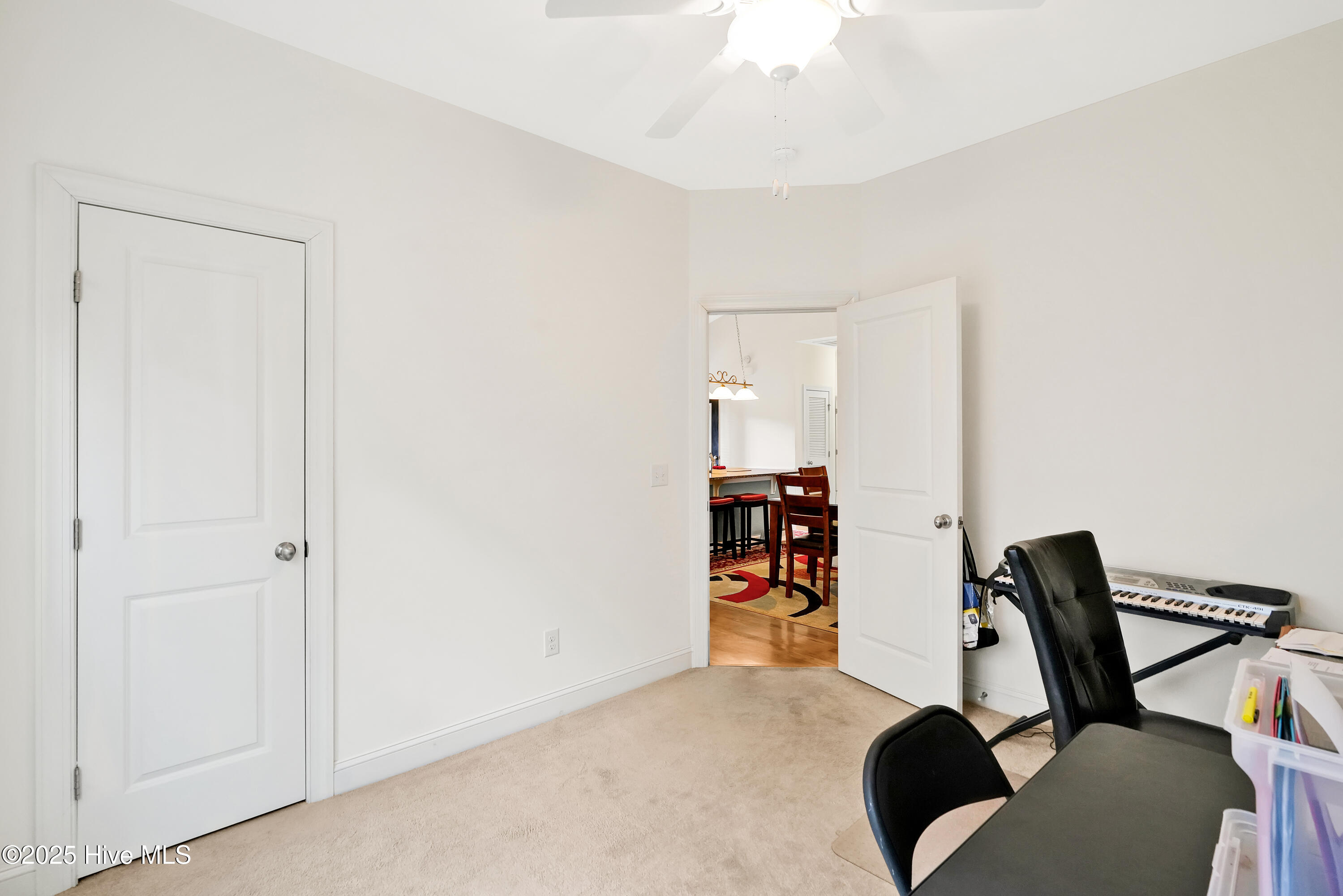 100564897 | Photo 28