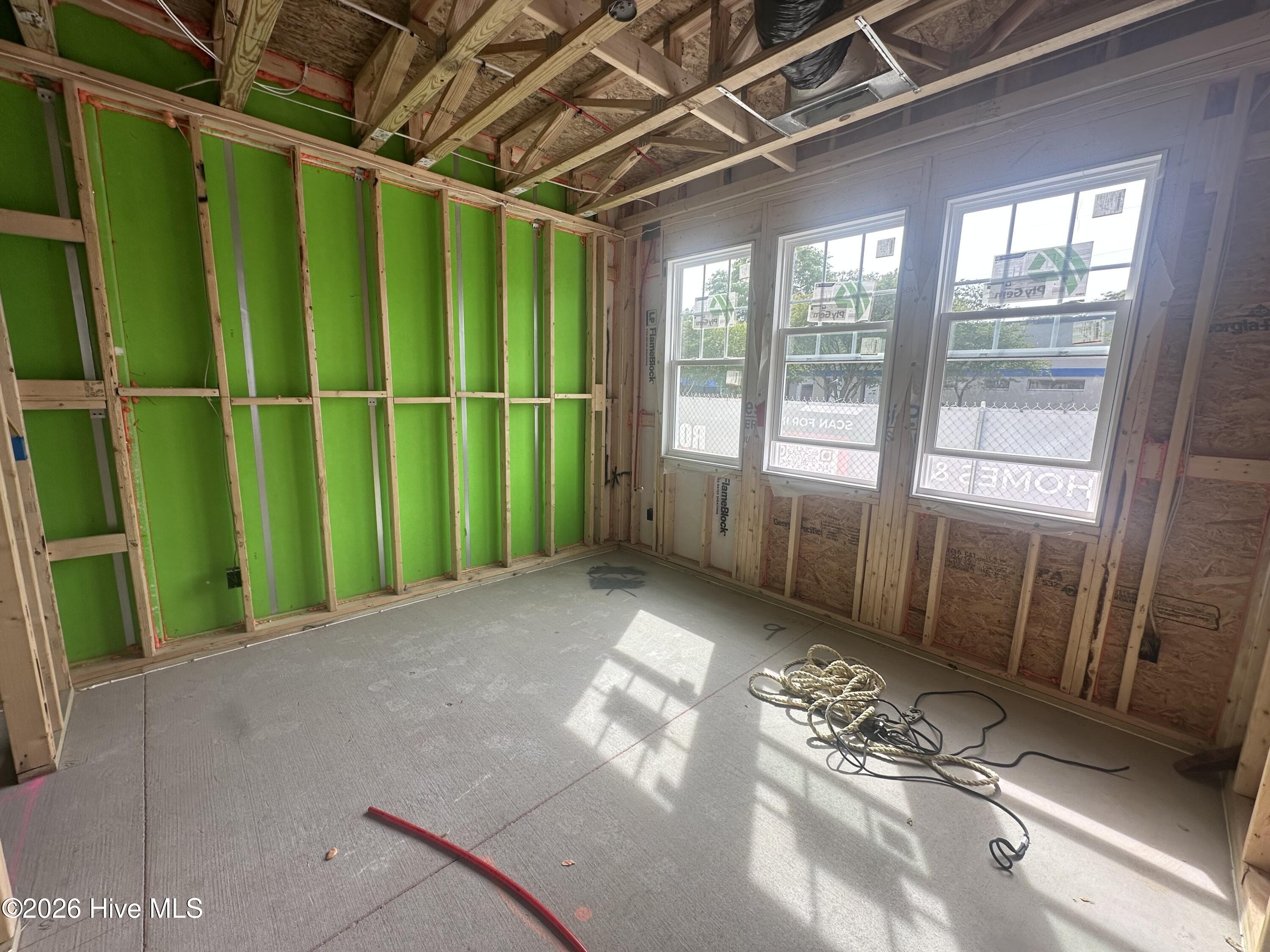 100566843 | Photo 18