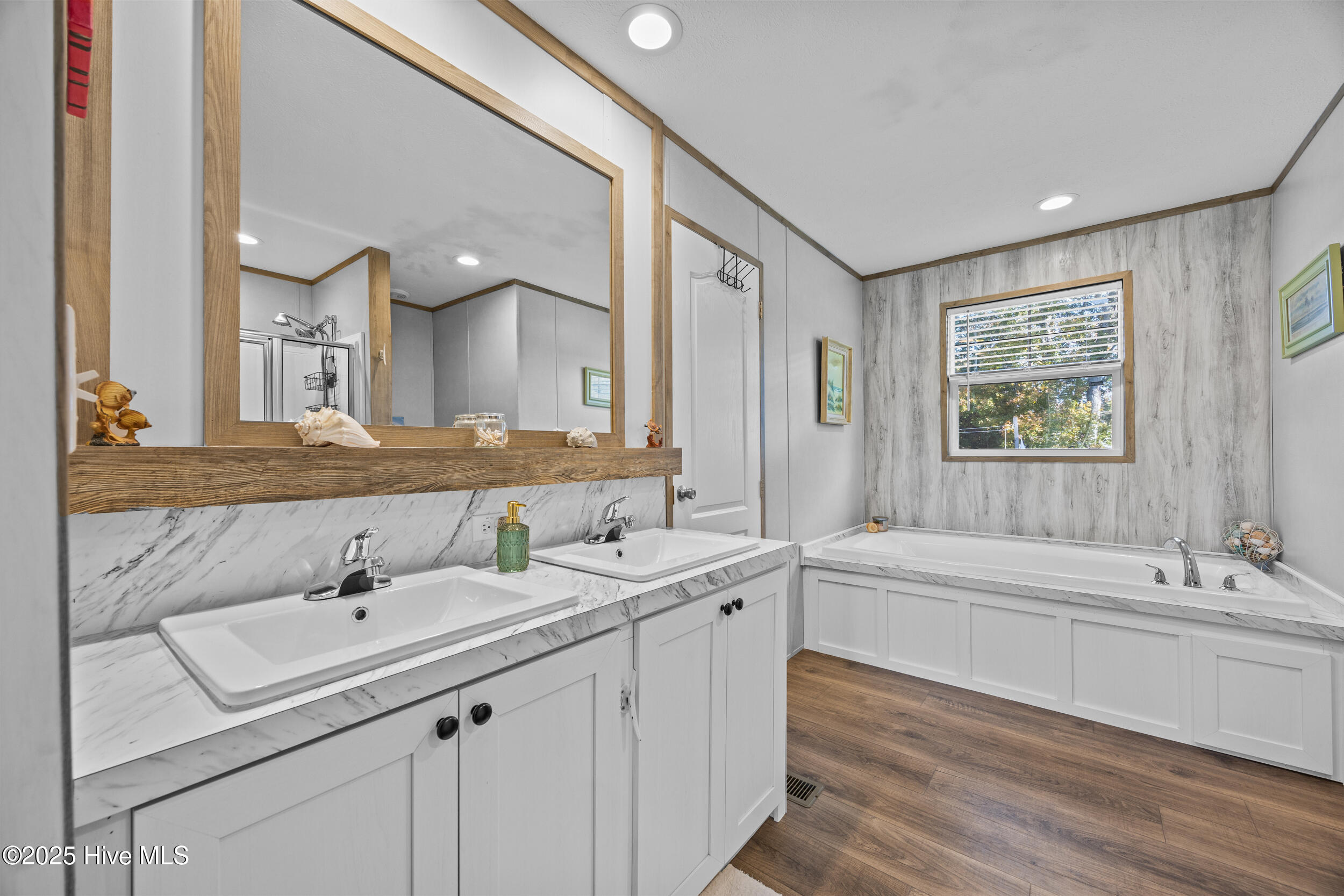 100542726 | Photo 17