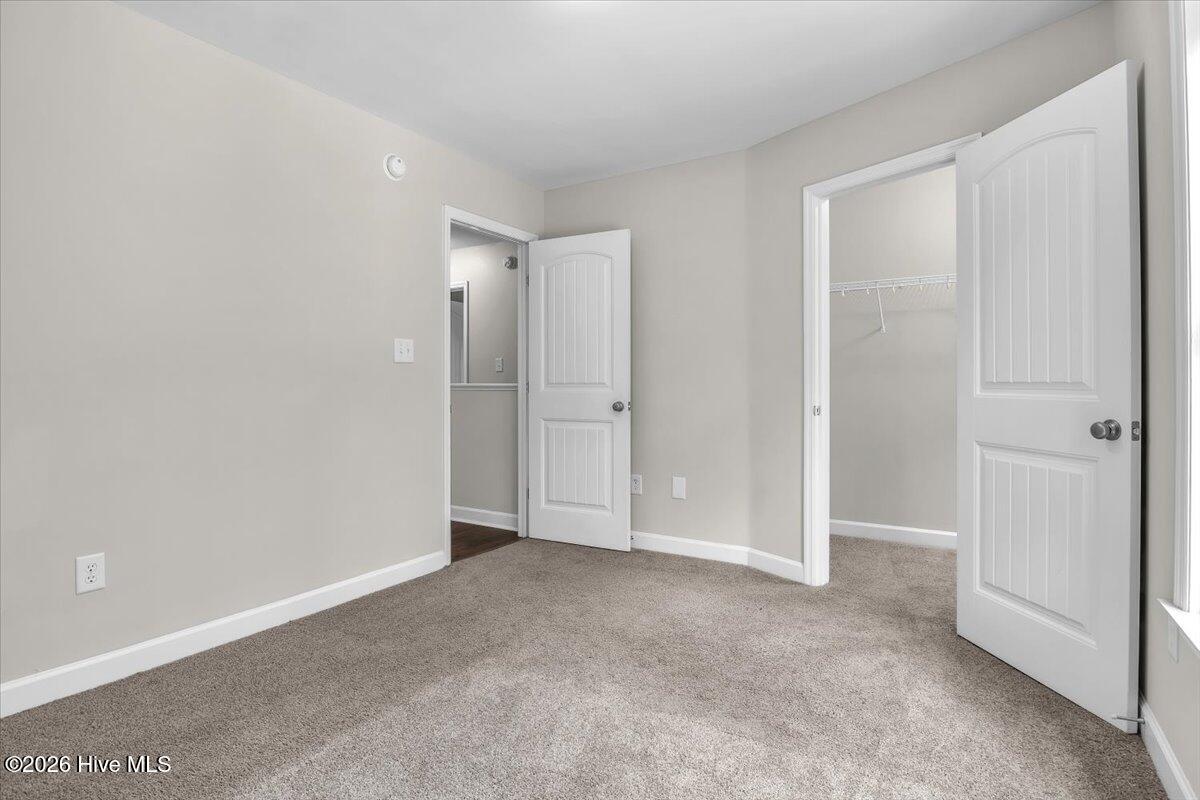 100565952 | Photo 40