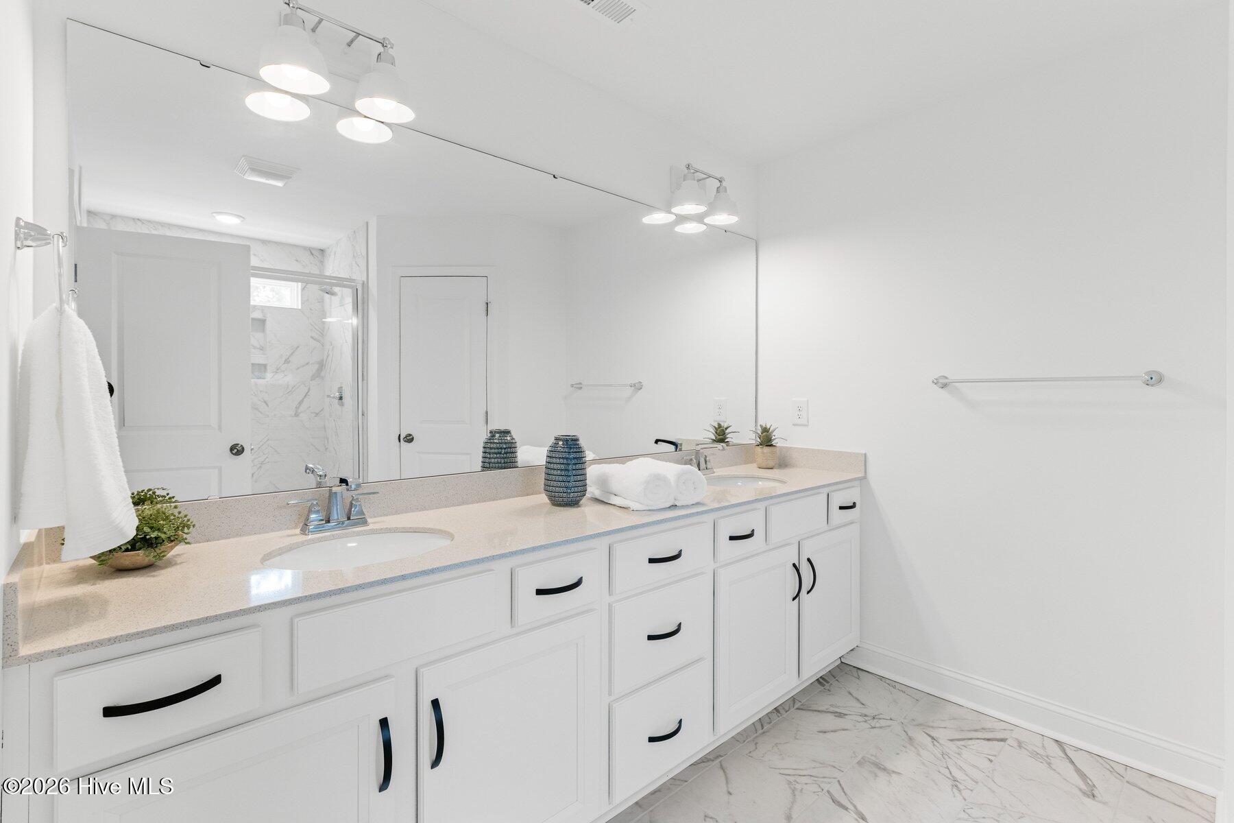 100517683 | Photo 31