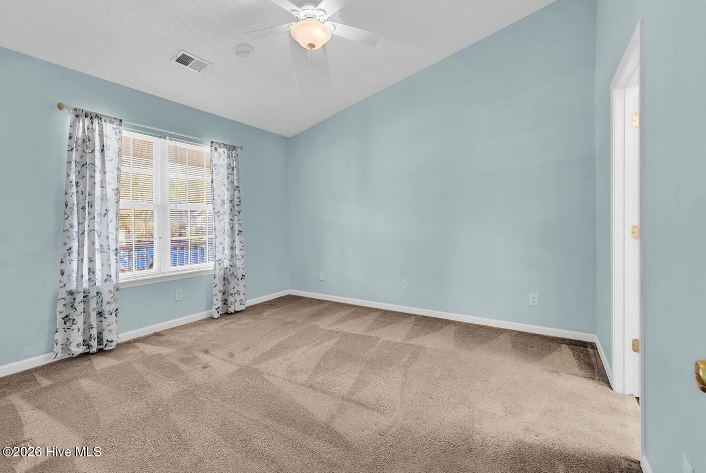 100563985 | Photo 27