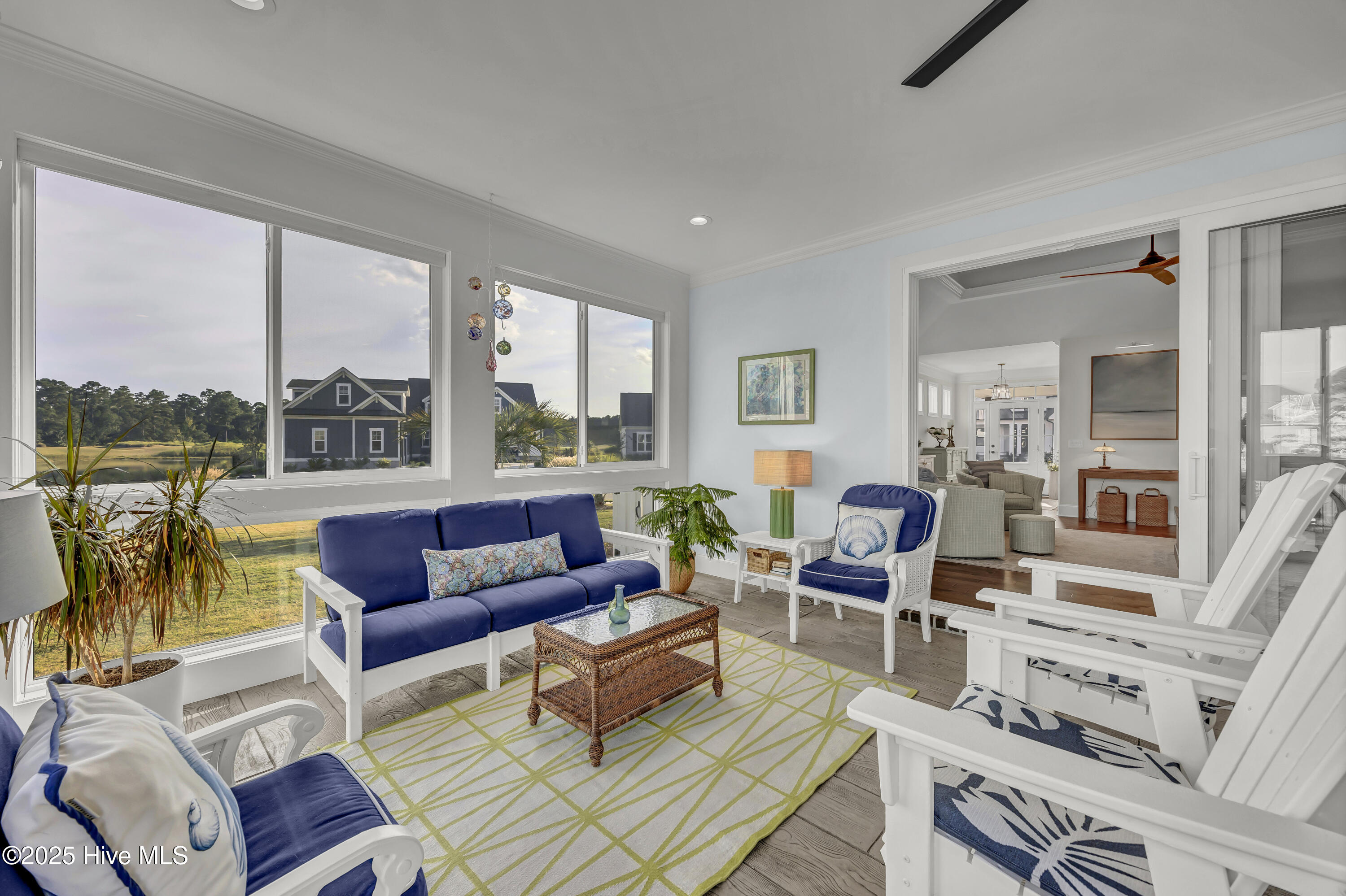 100557399 | Photo 29