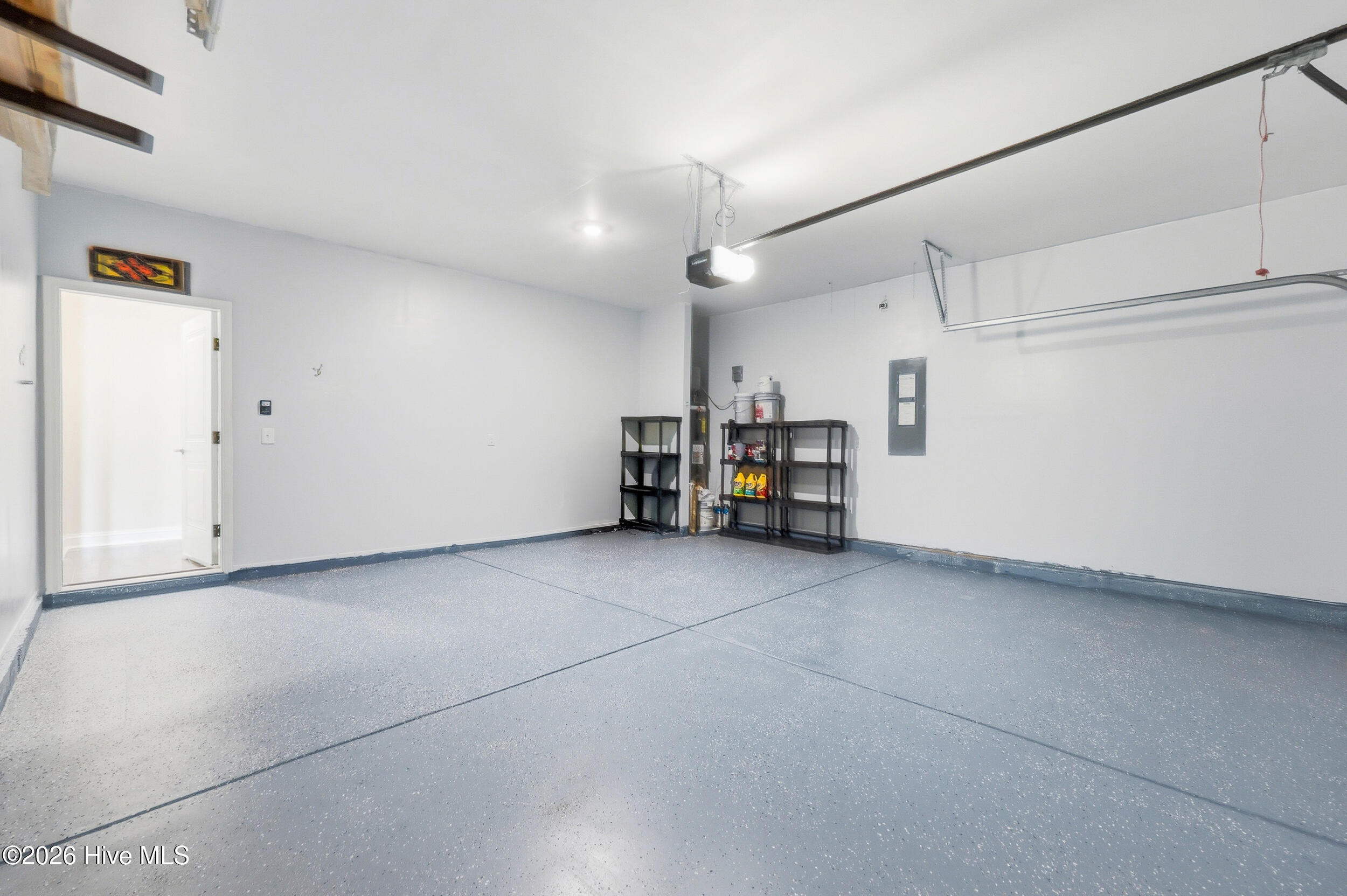 100558001 | Photo 14