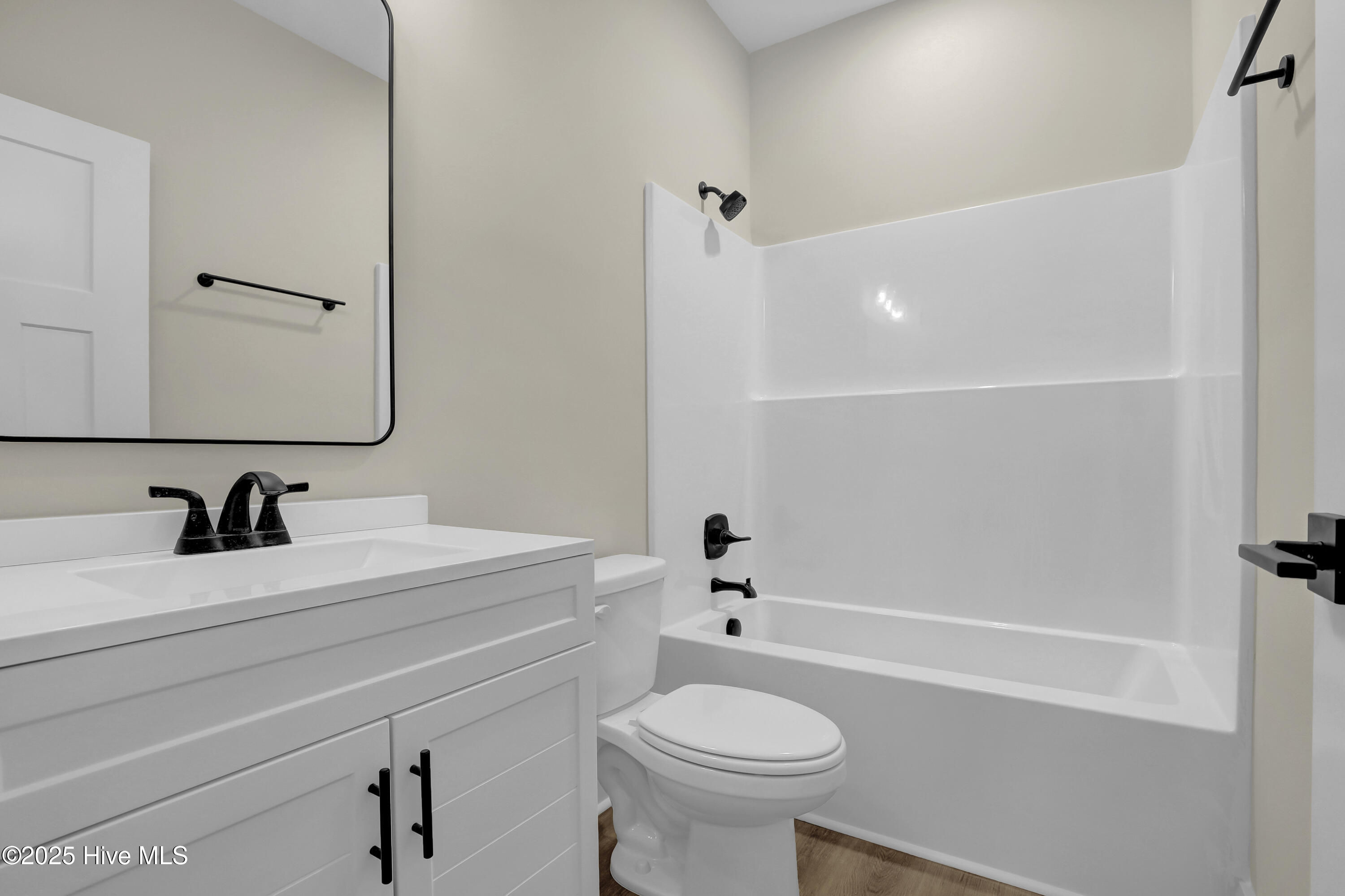 100542406 | Photo 28