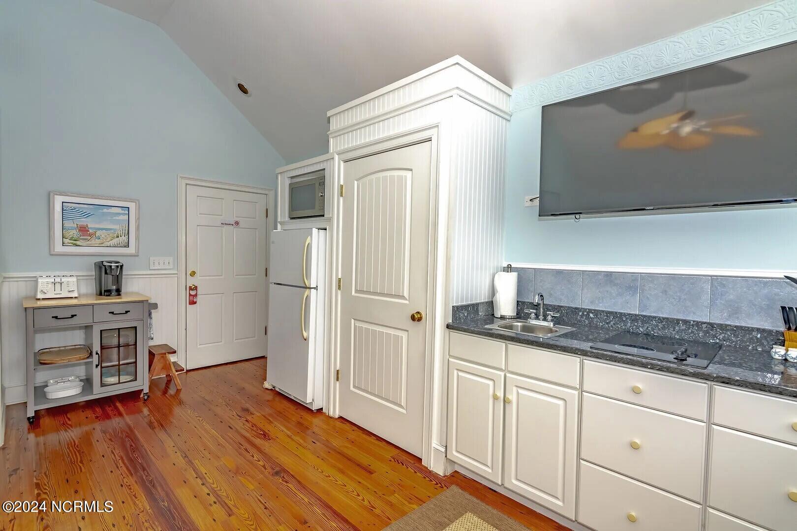 100494971 | Photo 10