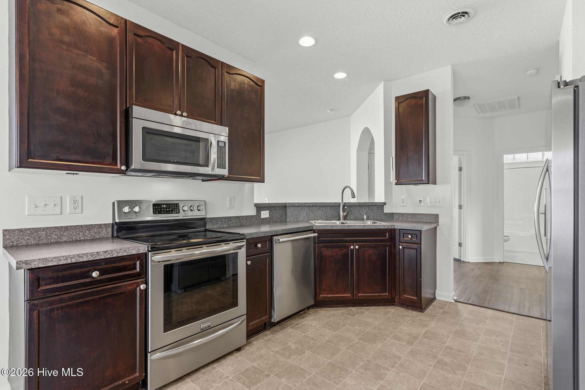 100549107 | Photo 15