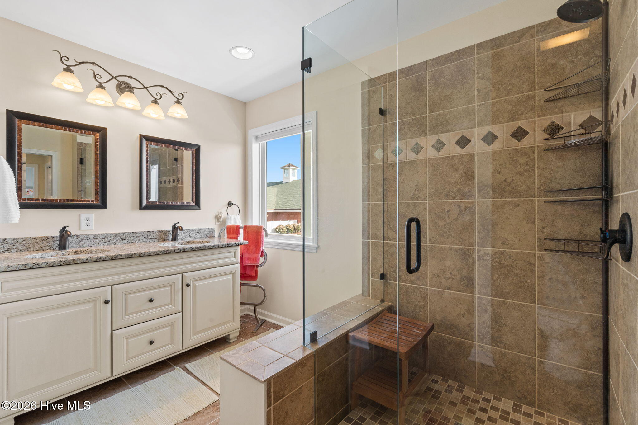 100561633 | Photo 28