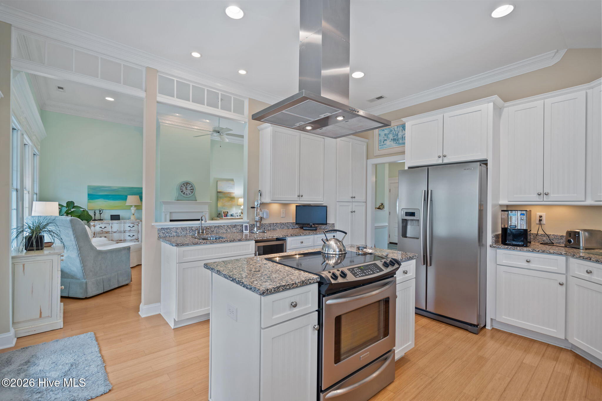 100560775 | Photo 18